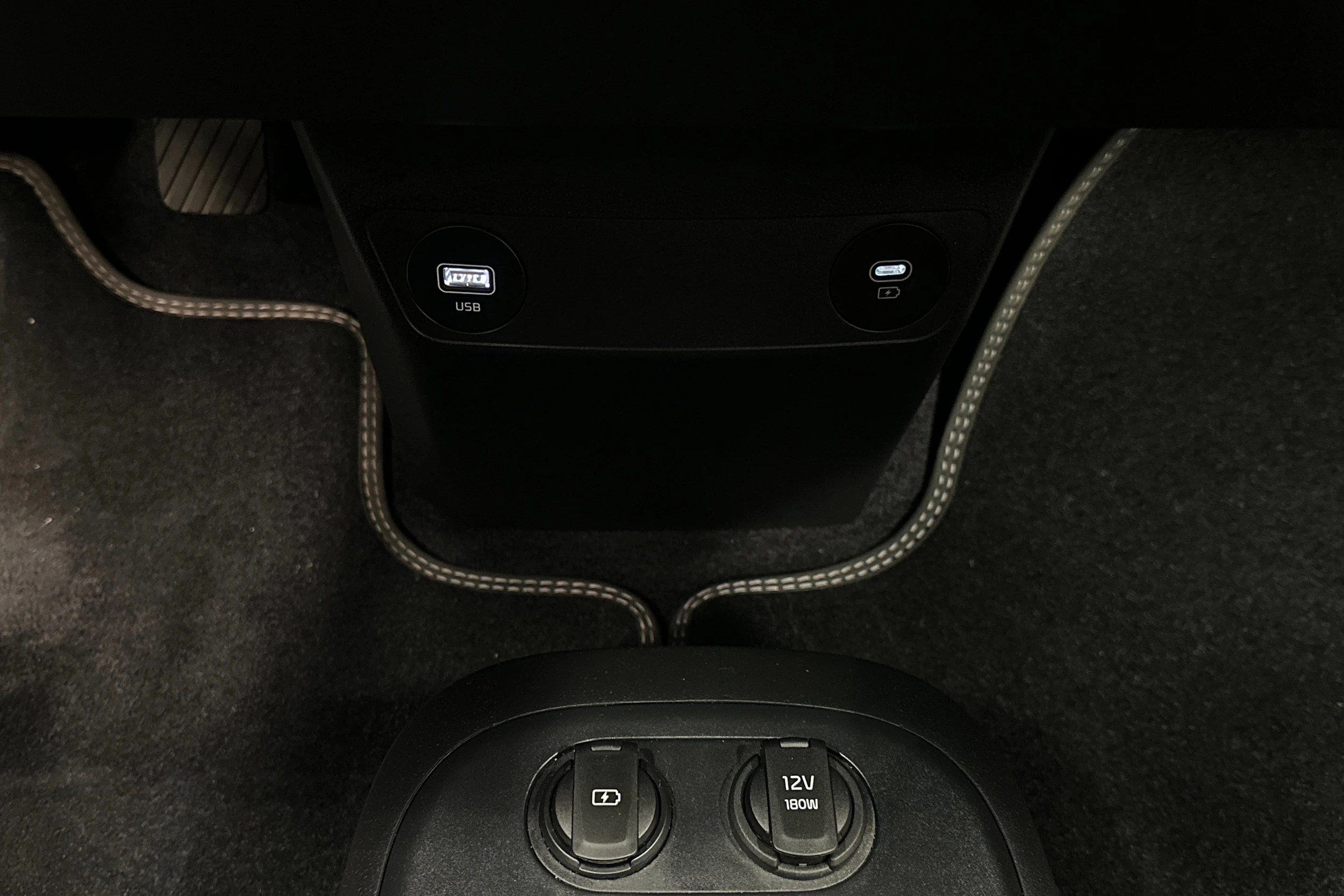 musta Kia EV6 2023 kuva 30.