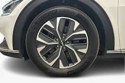 valkoinen Kia EV6 2023 kuva 9.
