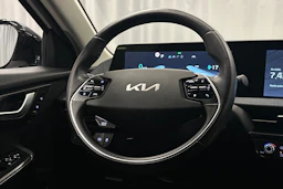 valkoinen Kia EV6 2023 kuva 16.