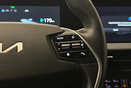 valkoinen Kia EV6 2023 kuva 18.