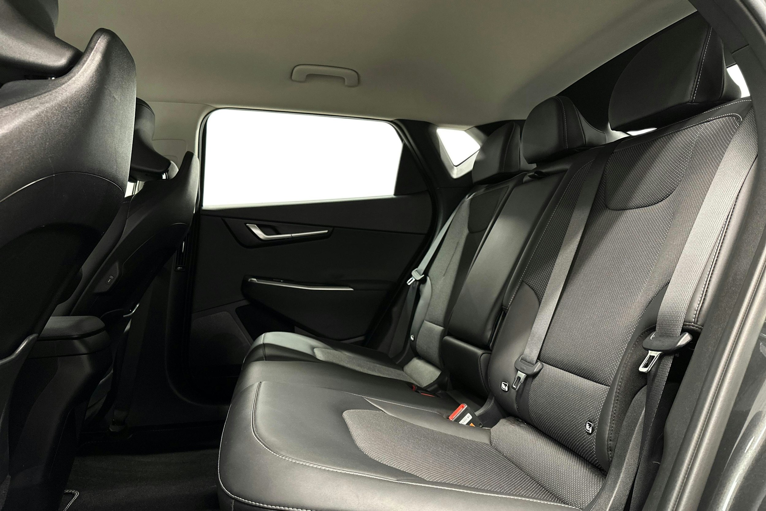 harmaa Kia EV6 2023 kuva 8.