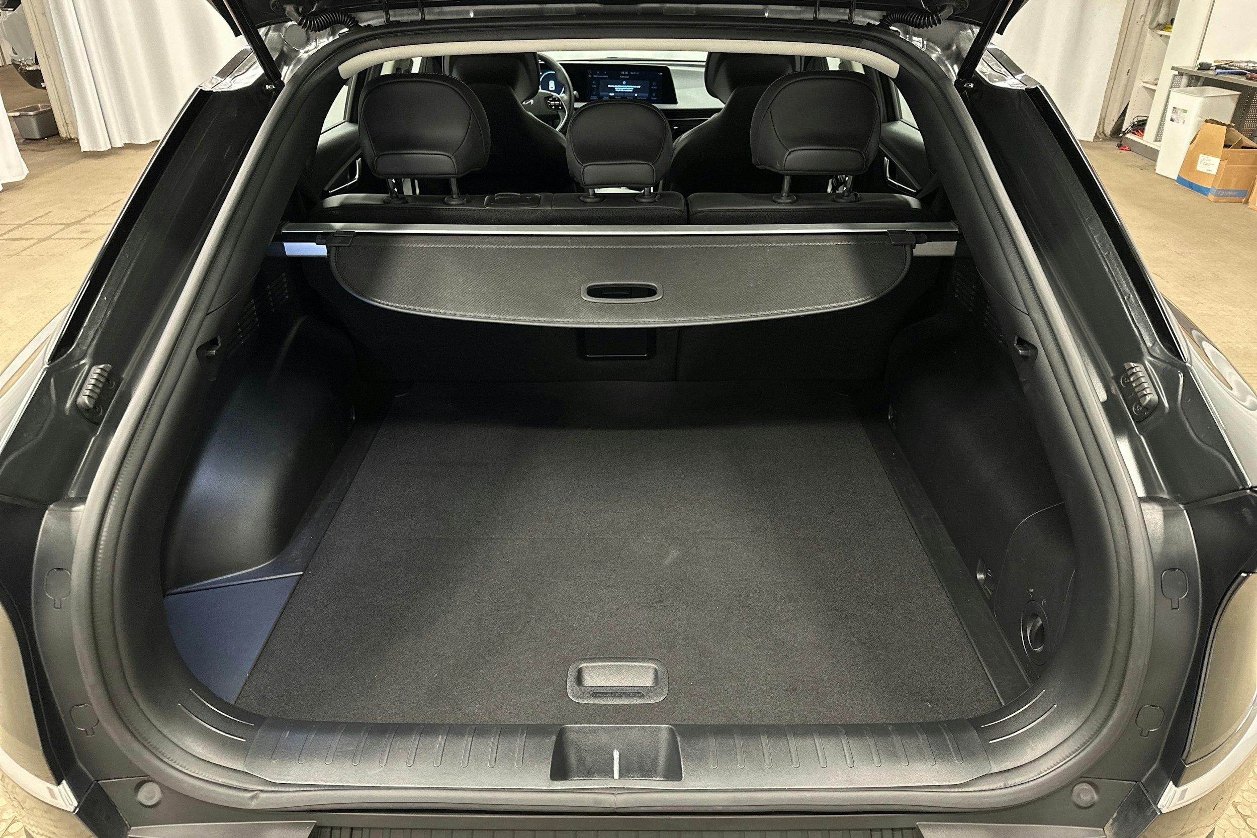 harmaa Kia EV6 2023 kuva 11.