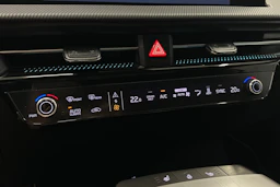 valkoinen Kia EV6 2024 kuva 28.