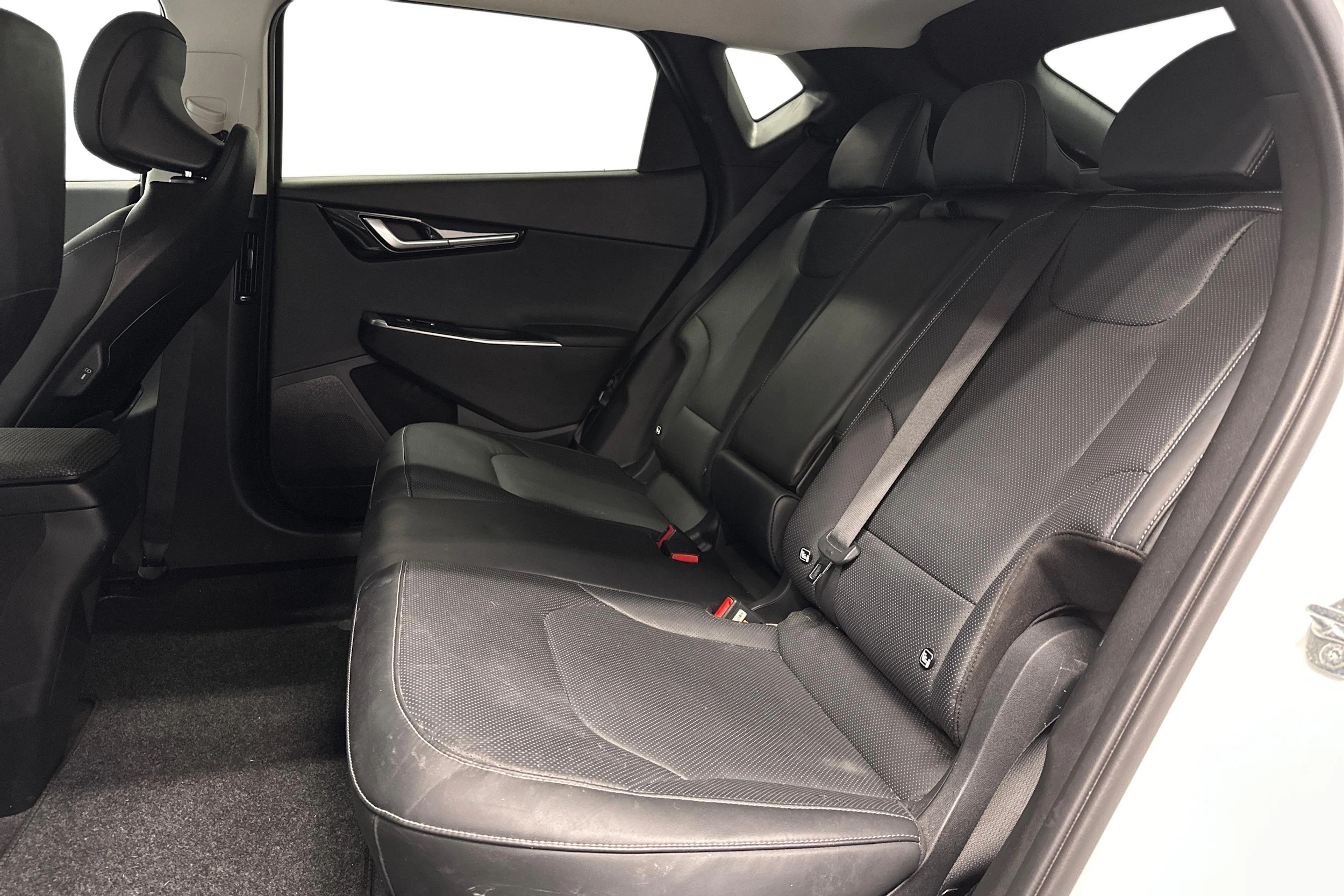 valkoinen Kia EV6 2023 kuva 11.