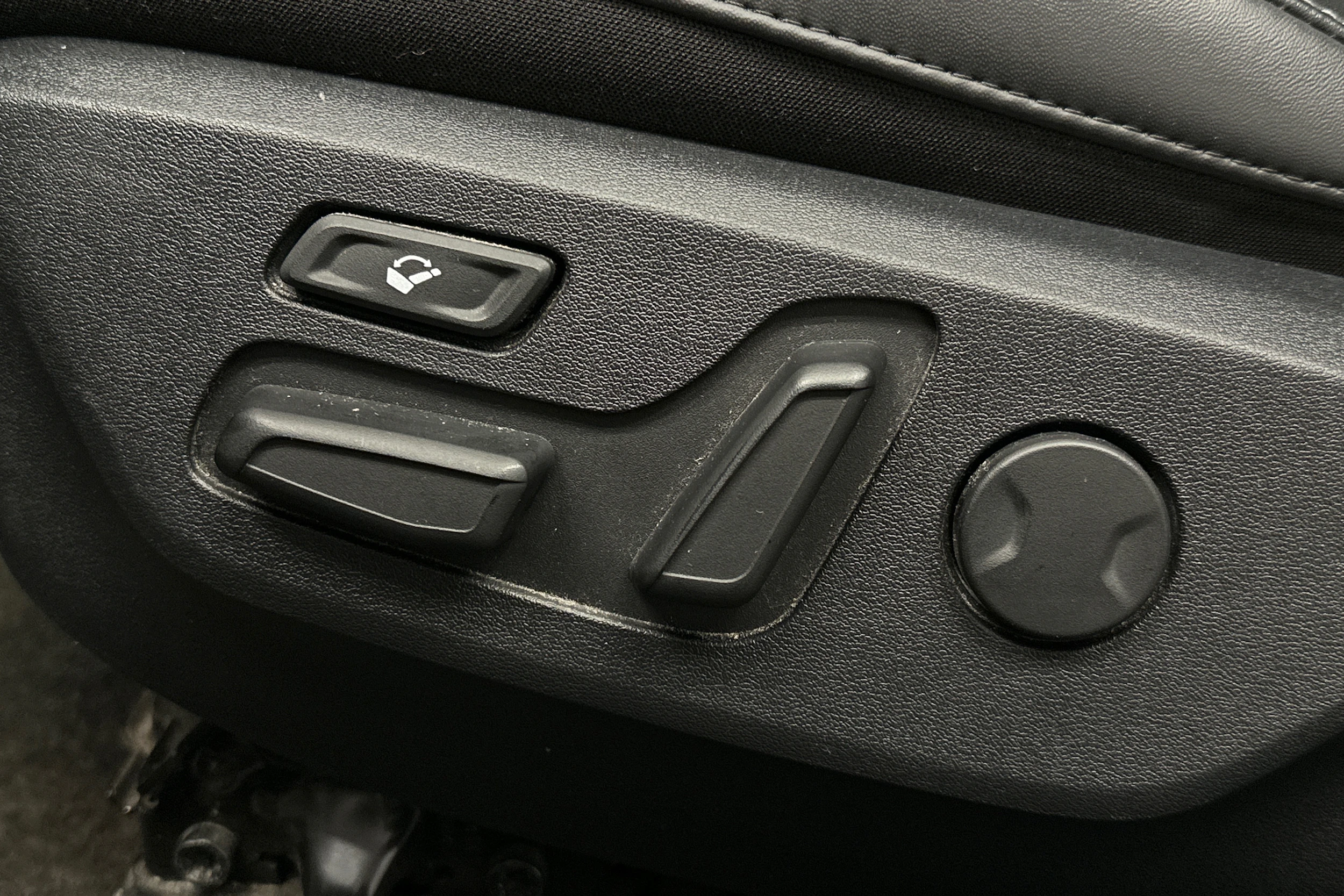 valkoinen Kia EV6 2023 kuva 18.