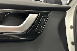 valkoinen Kia EV6 2023 kuva 19.