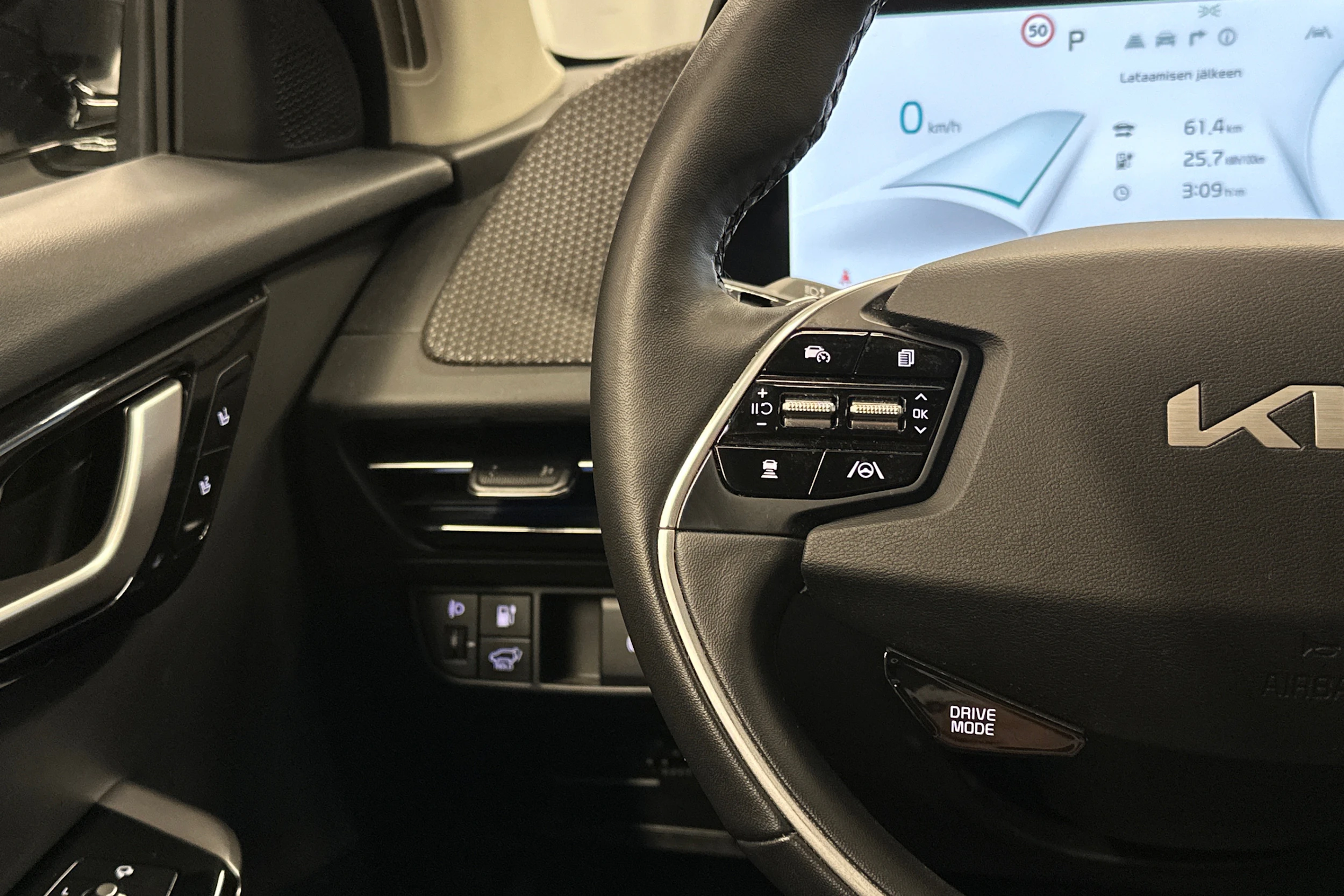 valkoinen Kia EV6 2023 kuva 22.