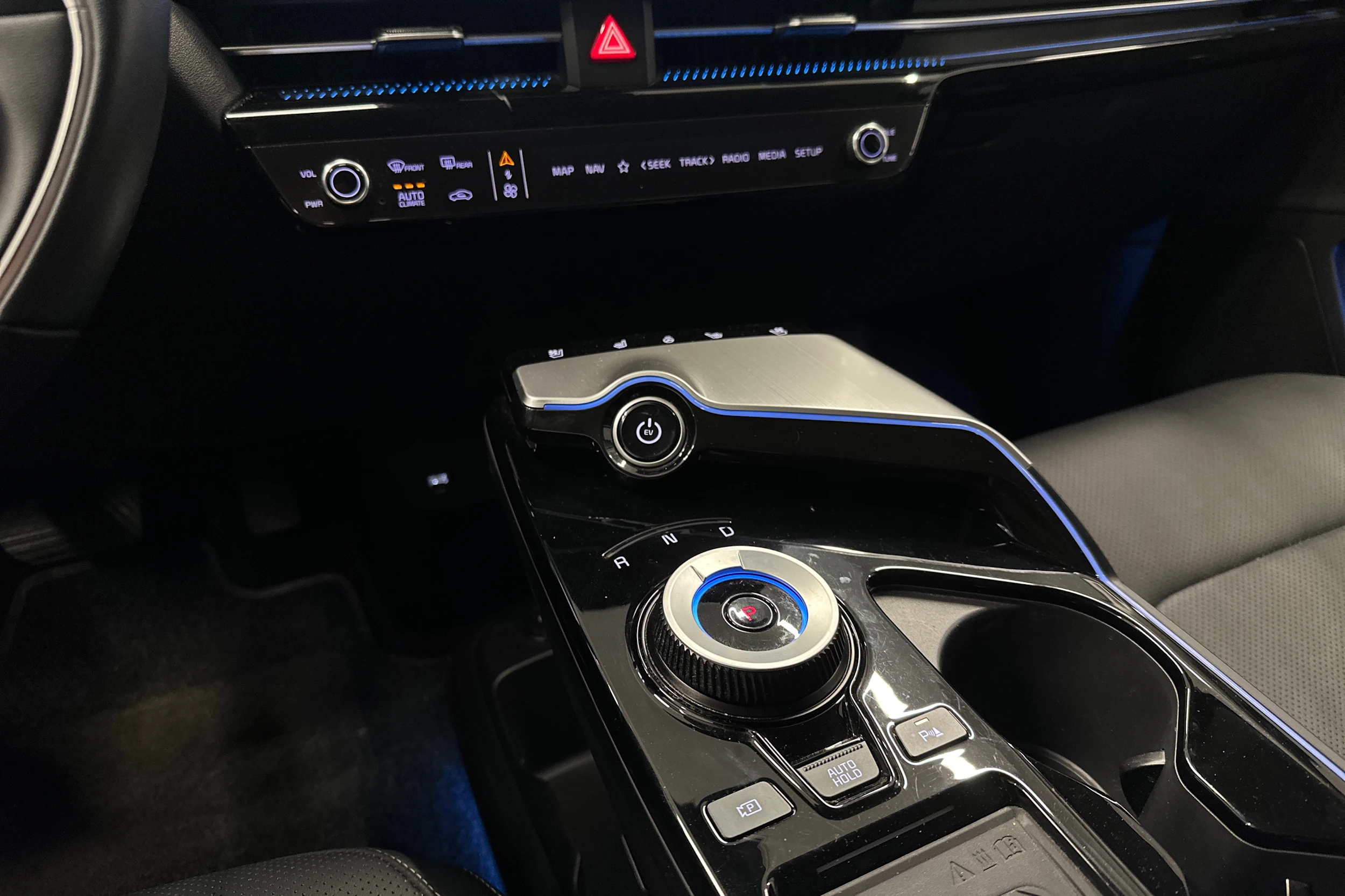 valkoinen Kia EV6 2023 kuva 25.