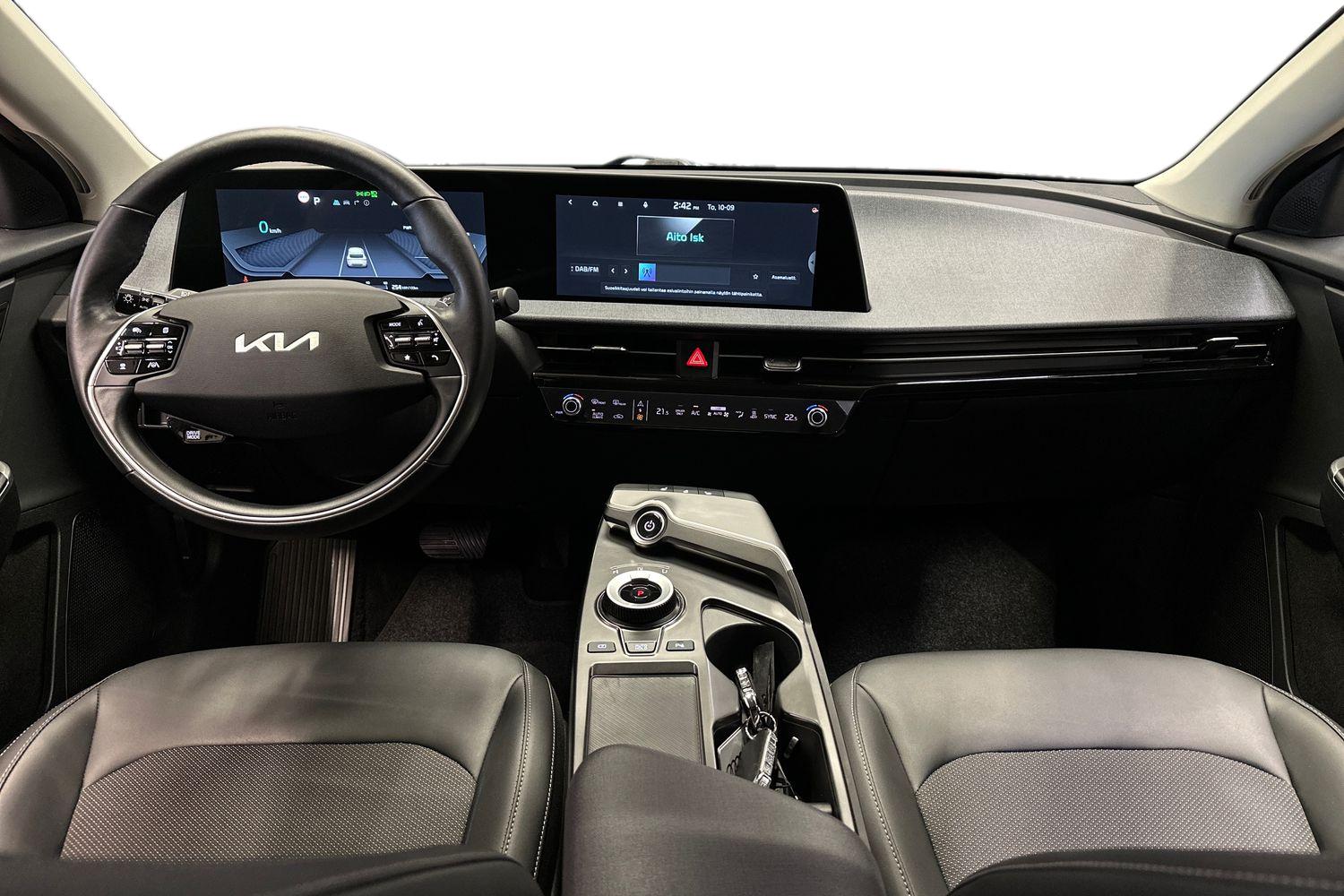 Kia EV6 RWD 77 kWh 168 kW 2023, kuva 7/24