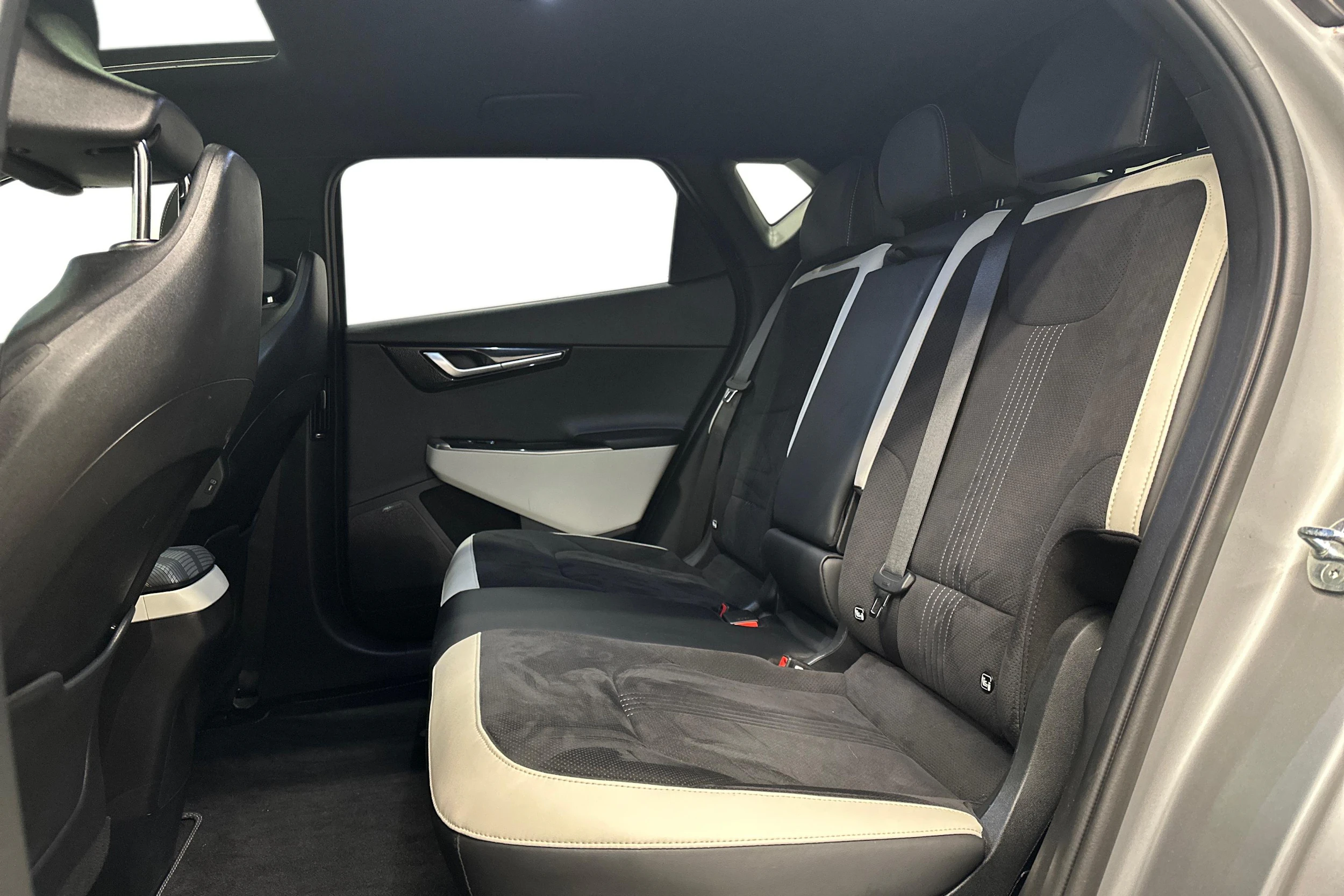 harmaa Kia EV6 2023 kuva 8.