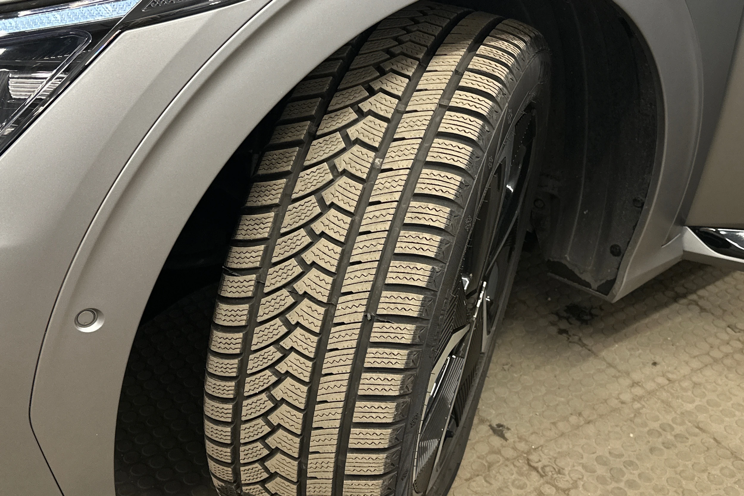 harmaa Kia EV6 2023 kuva 10.