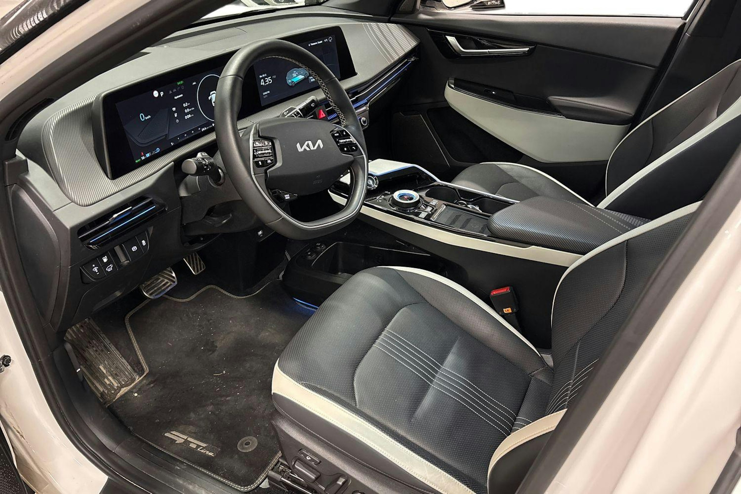 valkoinen Kia EV6 2023 kuva 3.