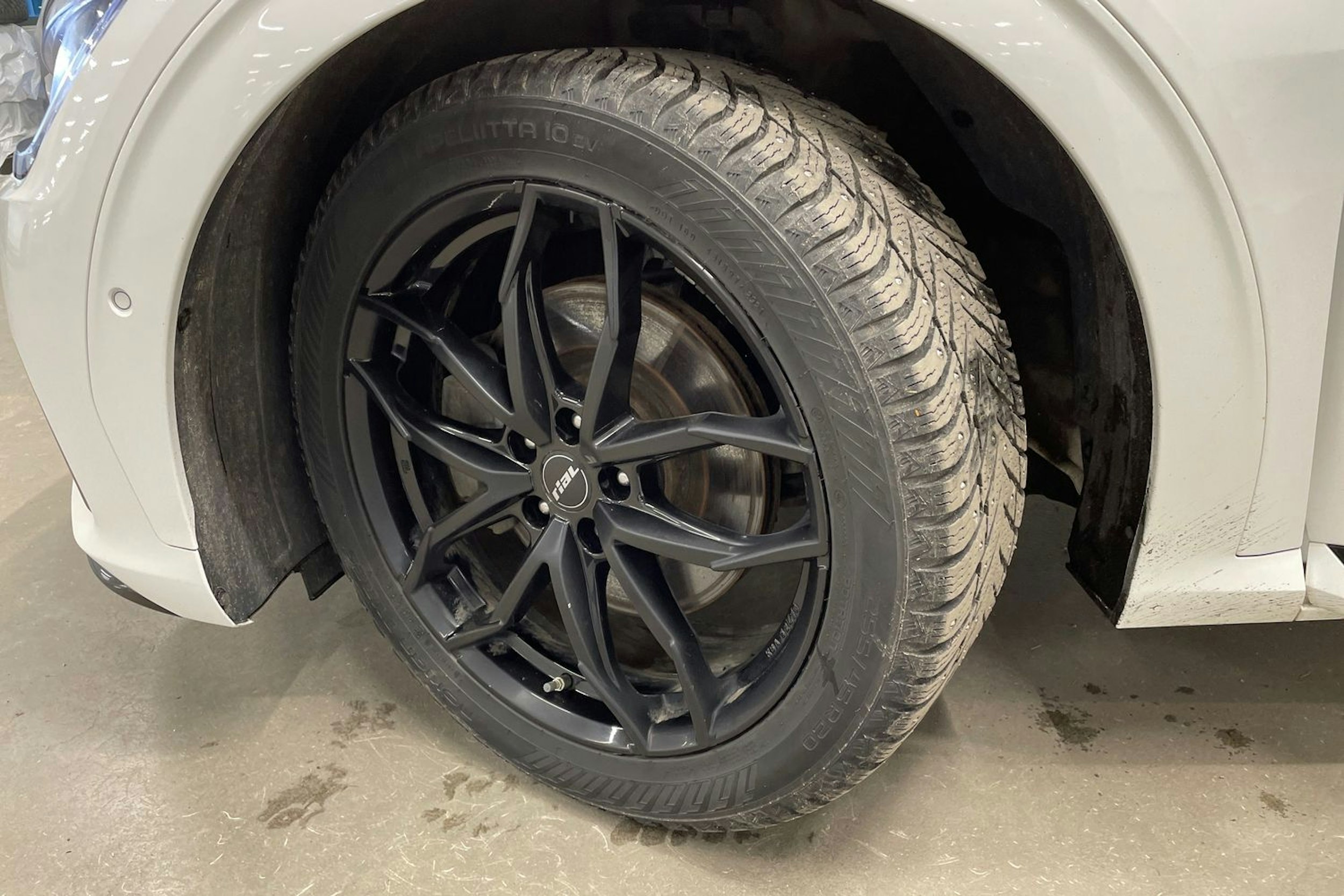 valkoinen Kia EV6 2023 kuva 13.