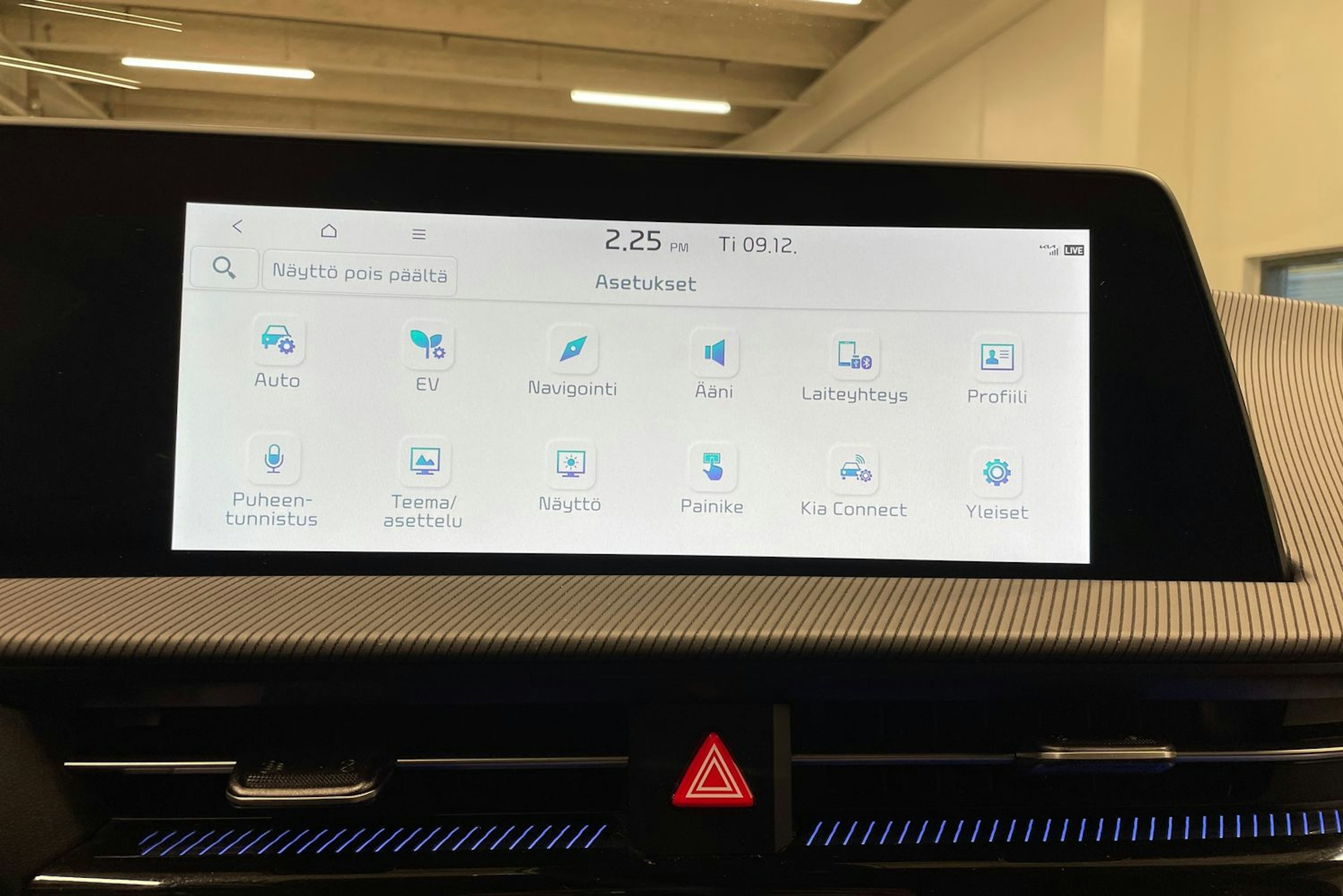 valkoinen Kia EV6 2023 kuva 20.