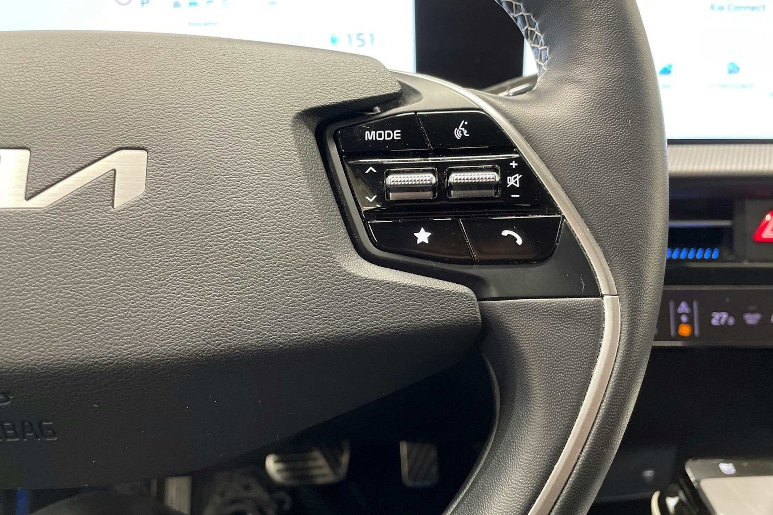 valkoinen Kia EV6 2023 kuva 27.