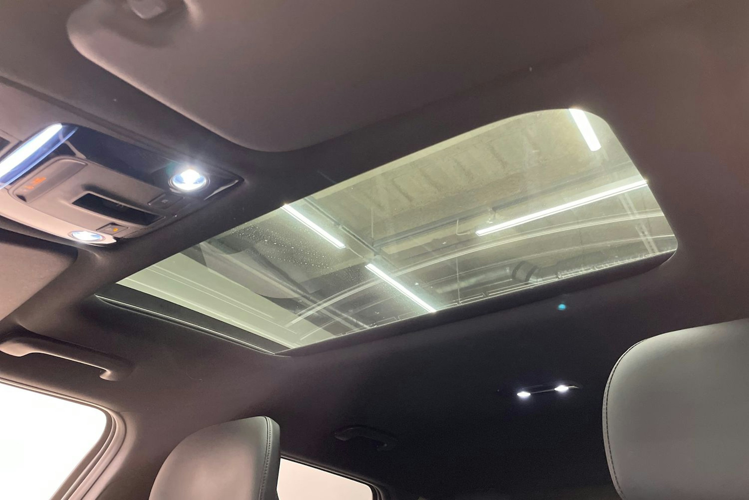 valkoinen Kia EV6 2023 kuva 30.