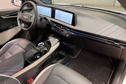 valkoinen Kia EV6 2023 kuva 33.