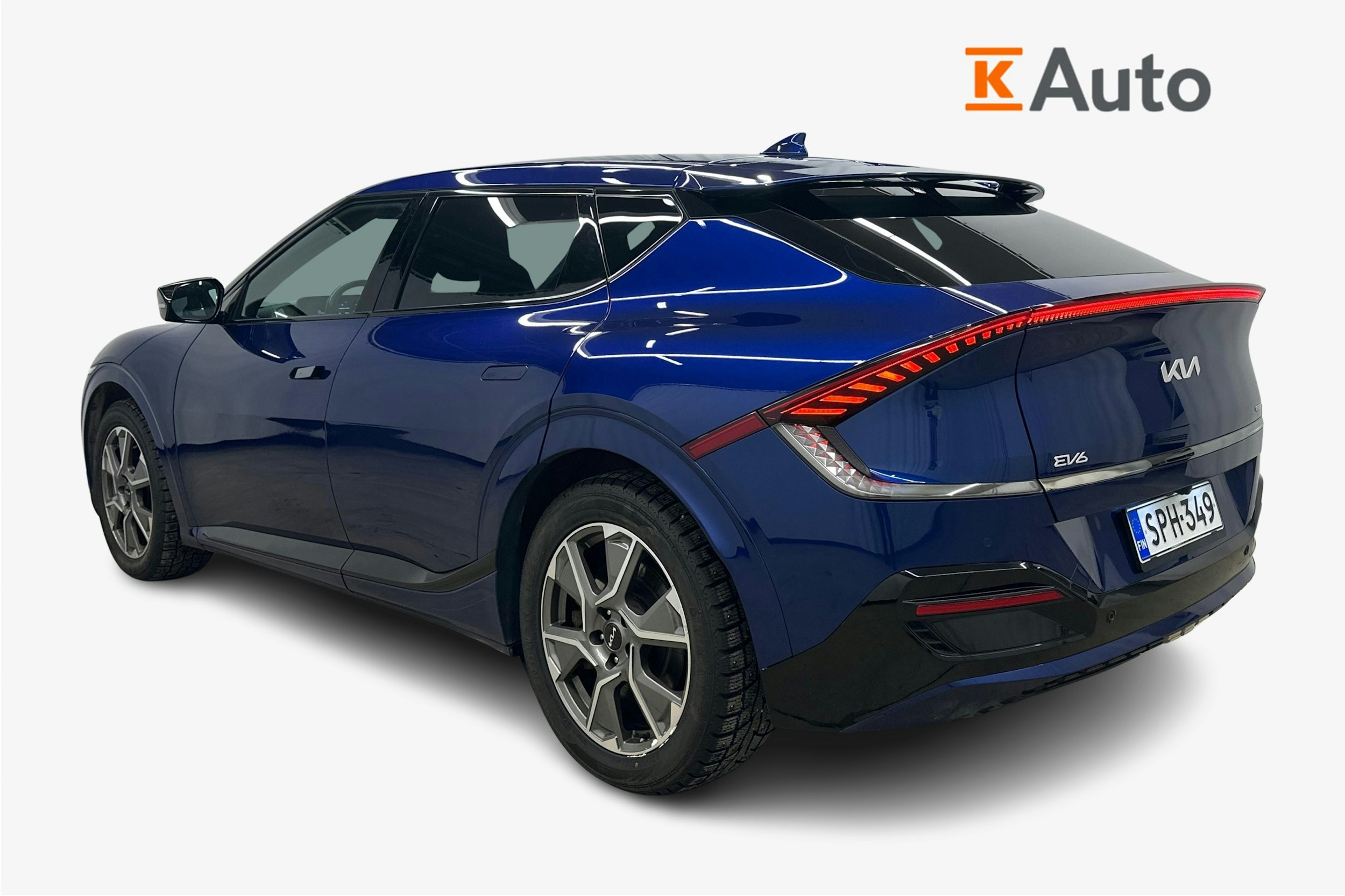 sininen Kia EV6 2023 kuva 2.