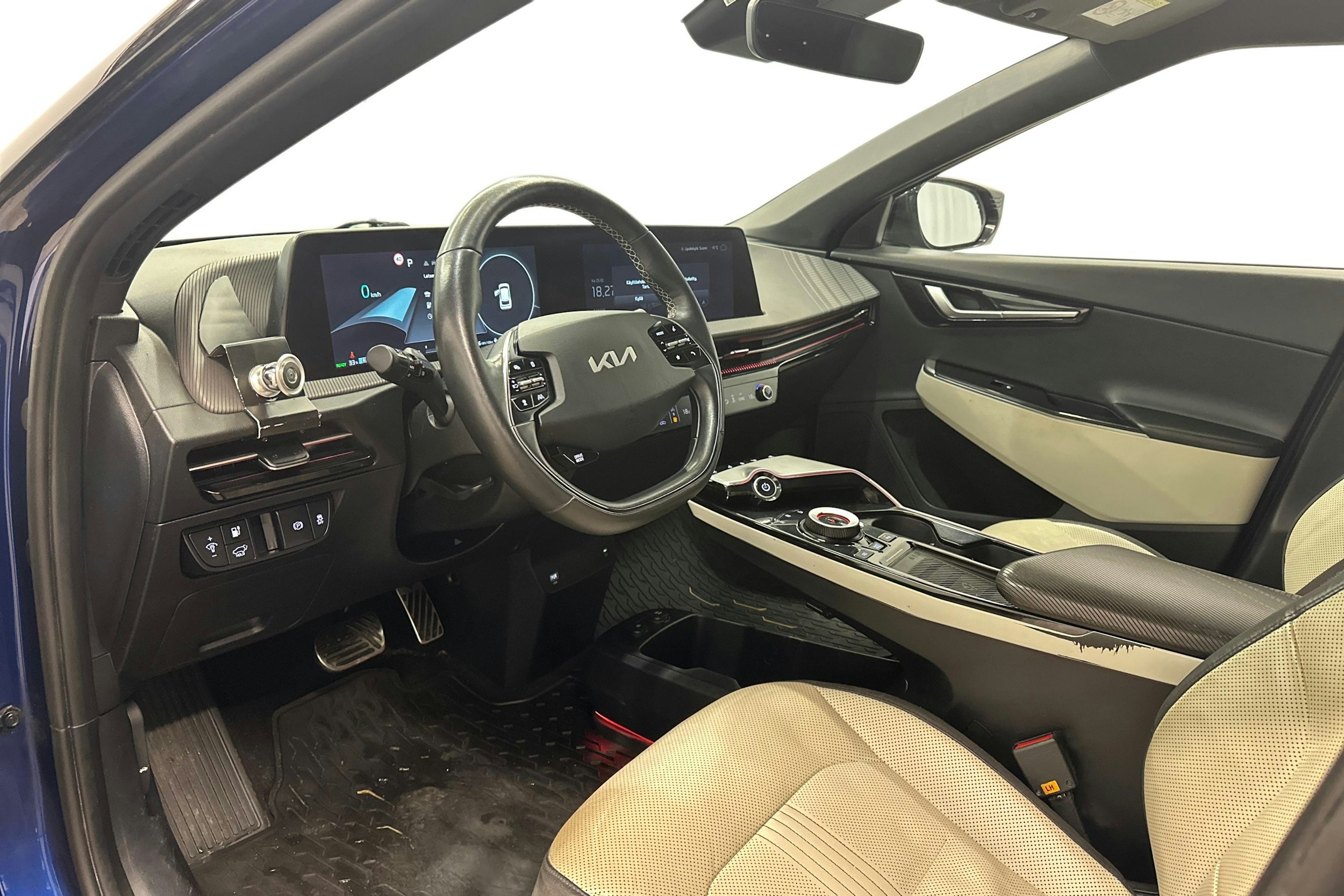 sininen Kia EV6 2023 kuva 7.