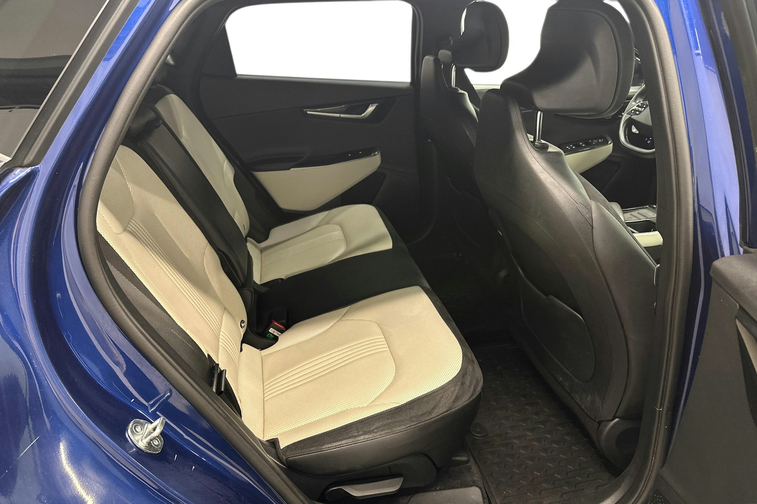 sininen Kia EV6 2023 kuva 11.