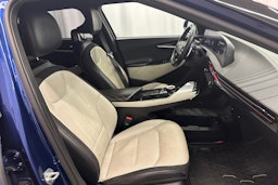 sininen Kia EV6 2023 kuva 13.