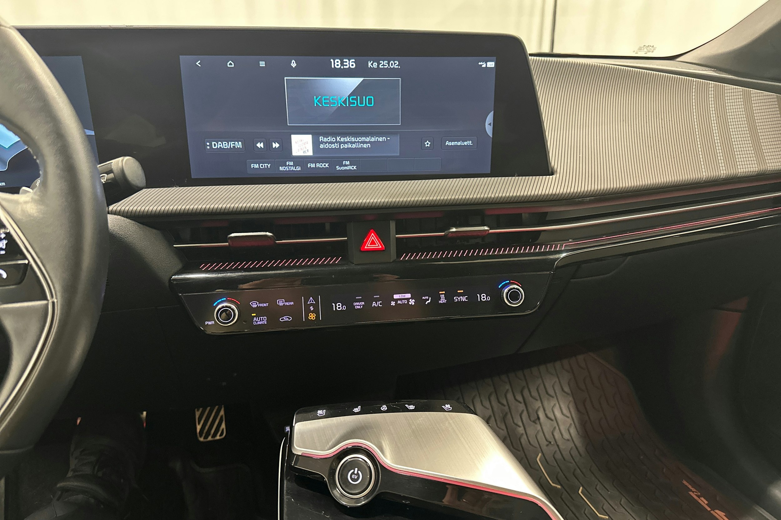 sininen Kia EV6 2023 kuva 19.