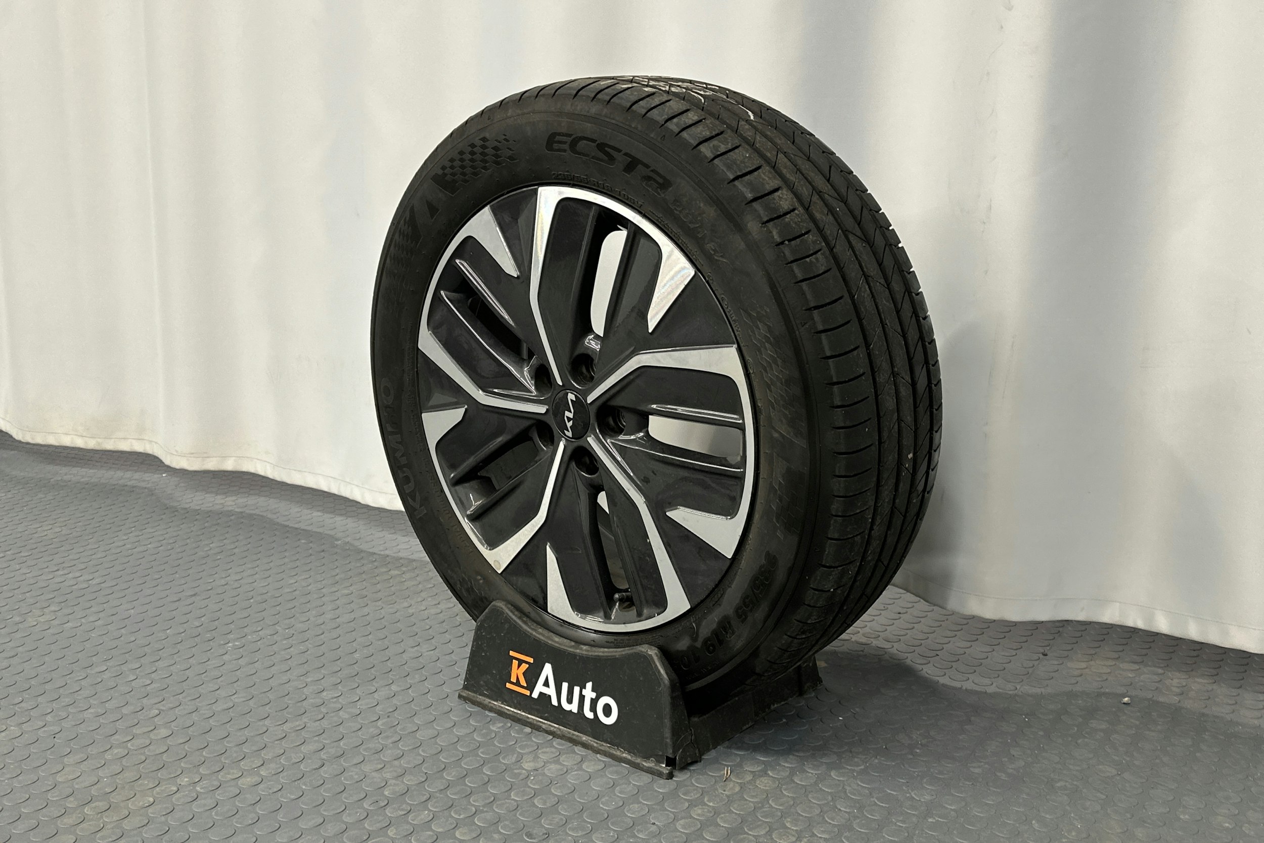 harmaa Kia EV6 2023 kuva 13.