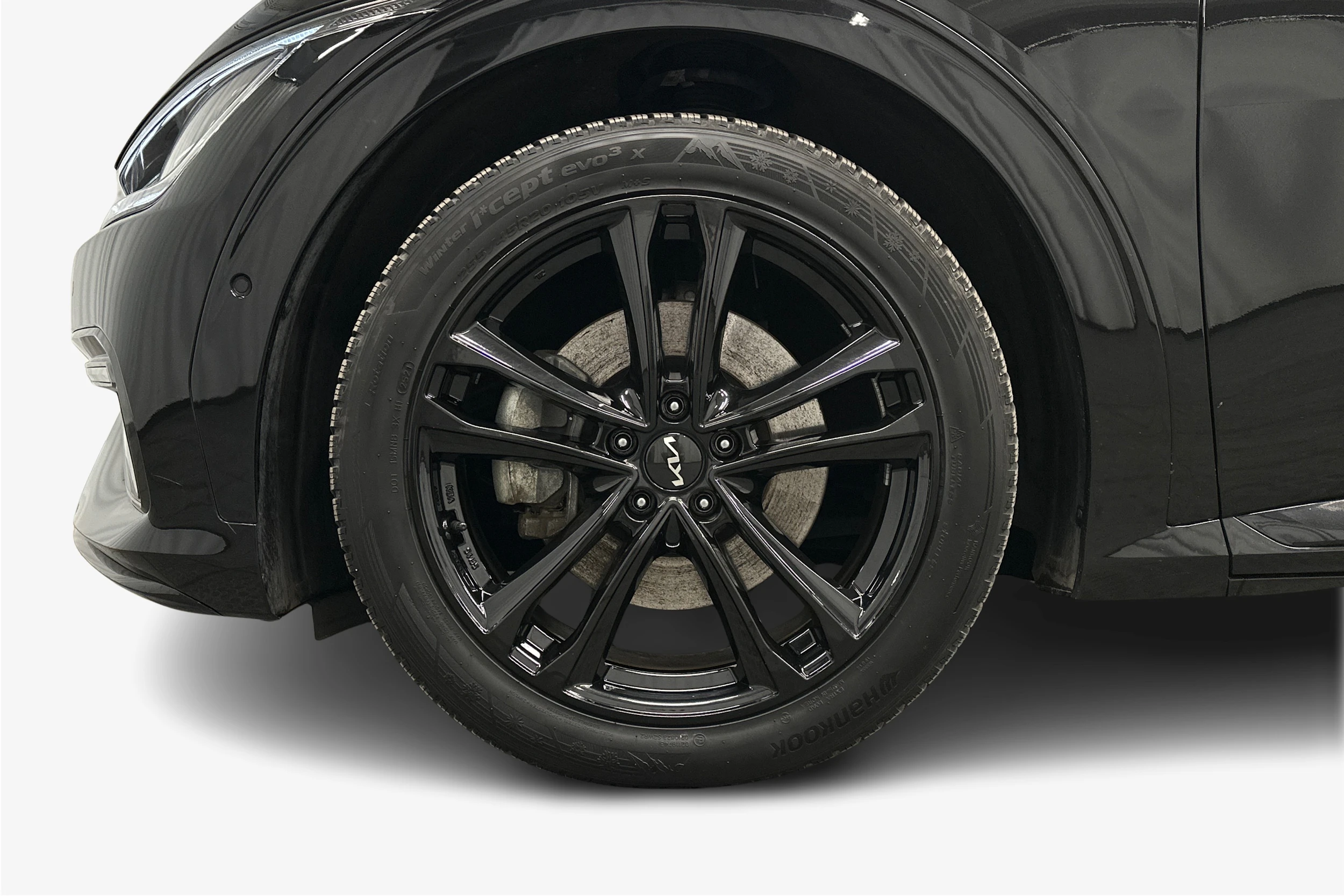 musta Kia EV6 2023 kuva 12.