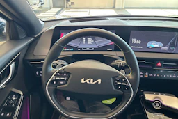 valkoinen Kia EV6 2023 kuva 16.