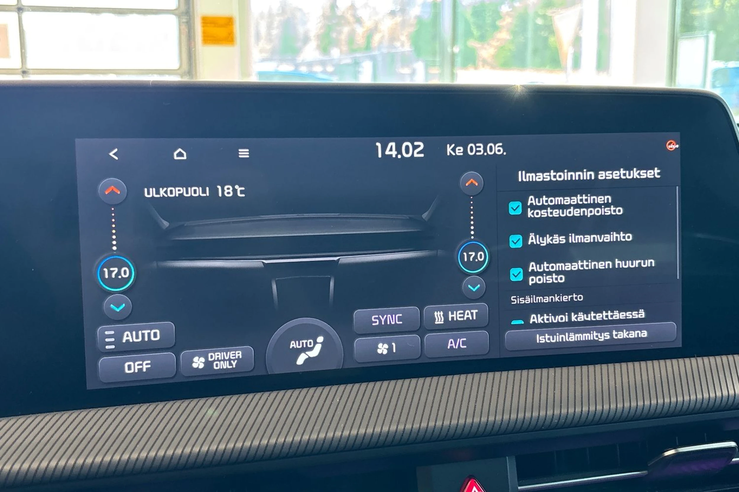 valkoinen Kia EV6 2023 kuva 30.