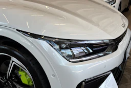 valkoinen Kia EV6 2023 kuva 40.