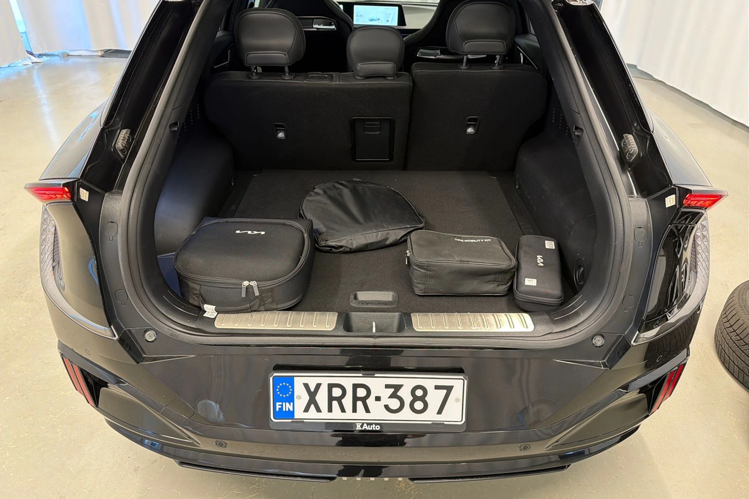 musta Kia EV6 2023 kuva 13.