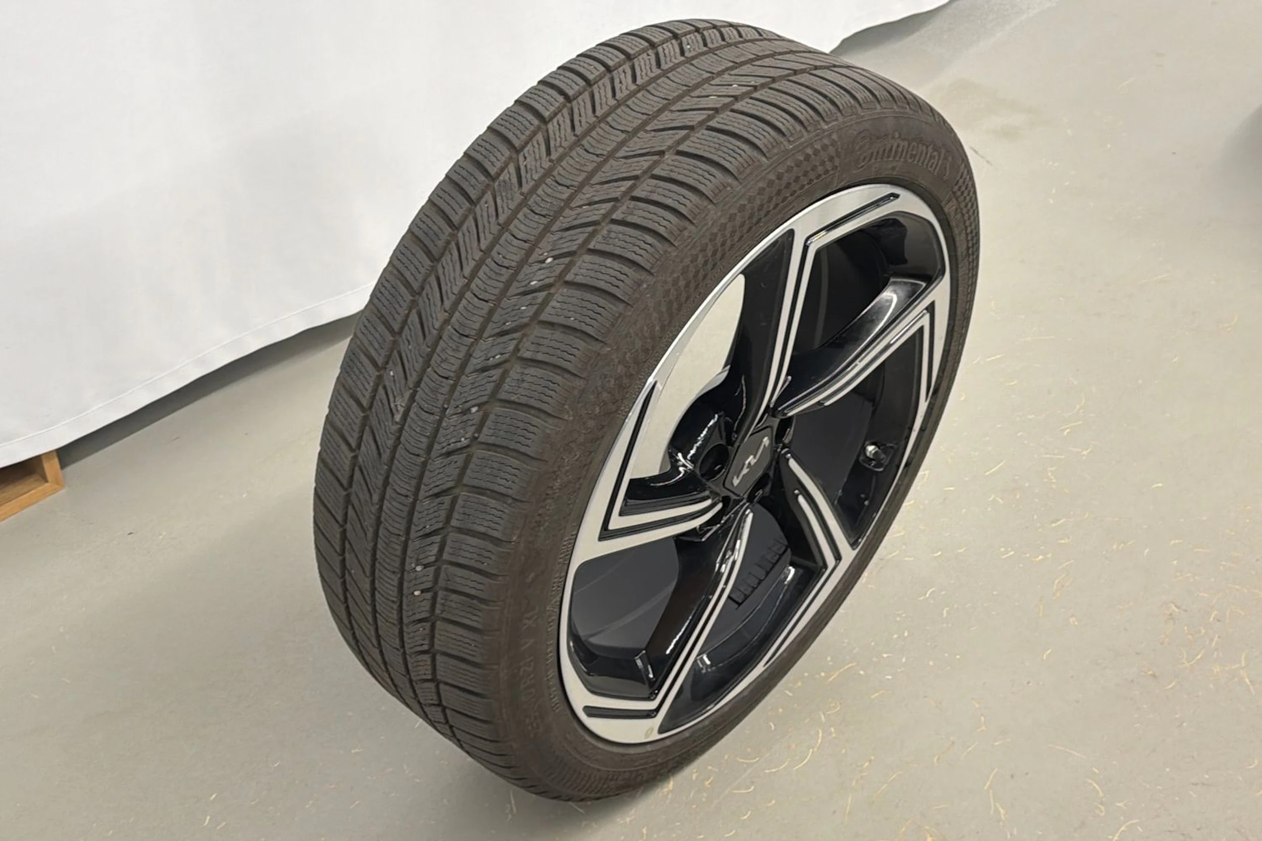 musta Kia EV6 2023 kuva 30.