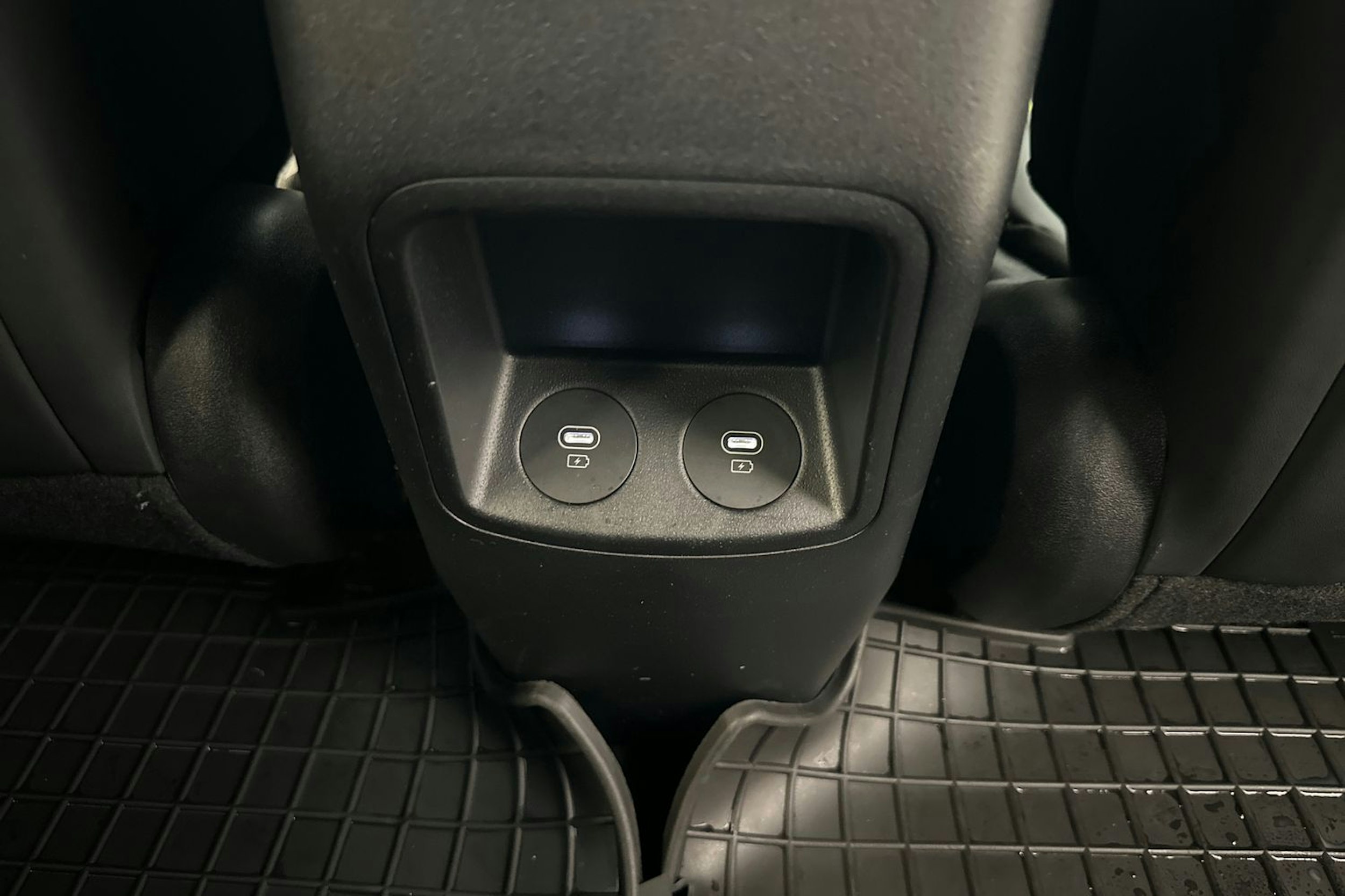 Valkoinen Kia EV6 2023 kuva 13.