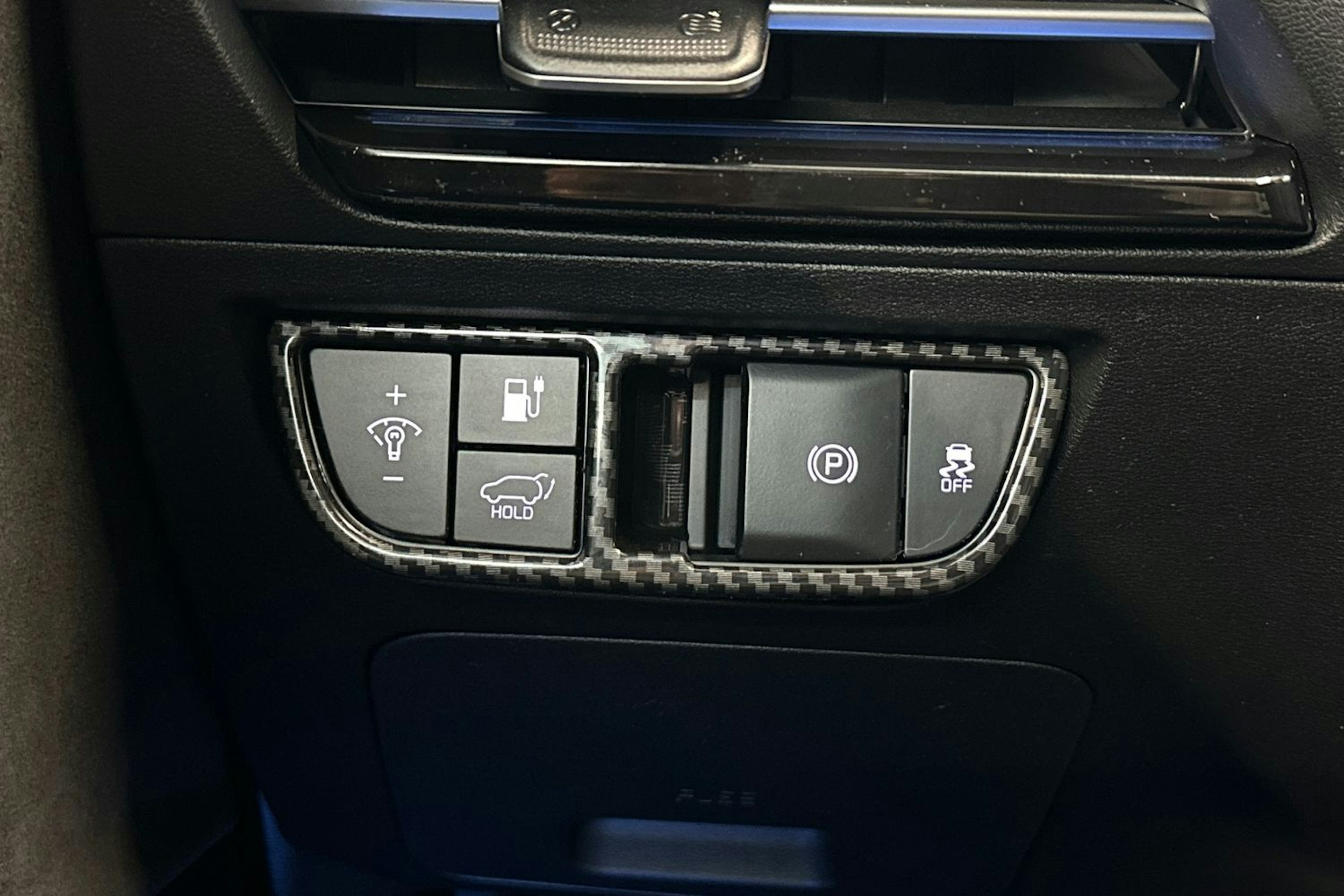 Valkoinen Kia EV6 2023 kuva 17.