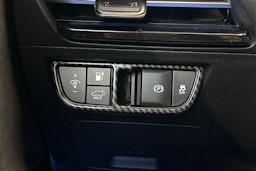 Valkoinen Kia EV6 2023 kuva 17.