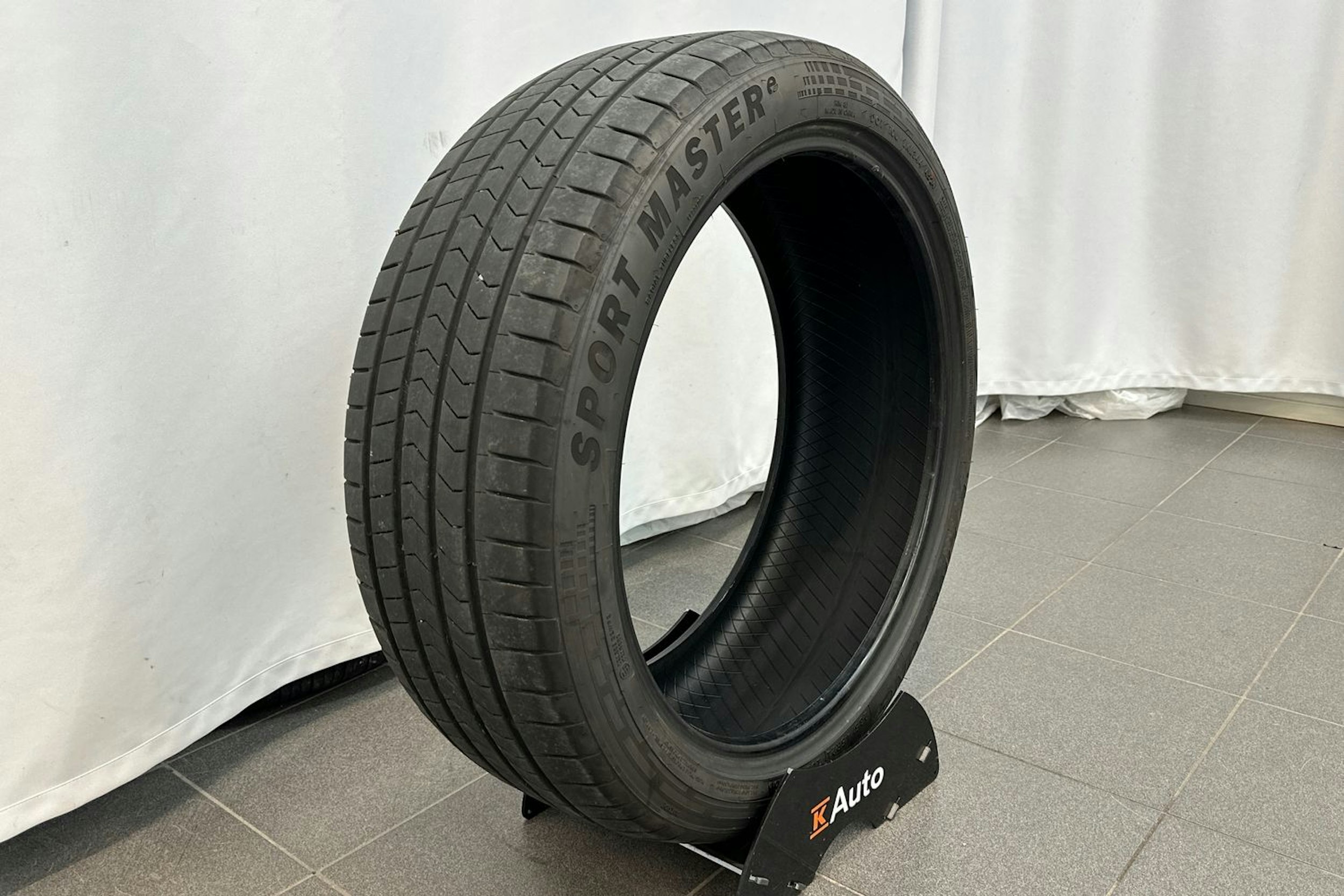 Valkoinen Kia EV6 2023 kuva 37.