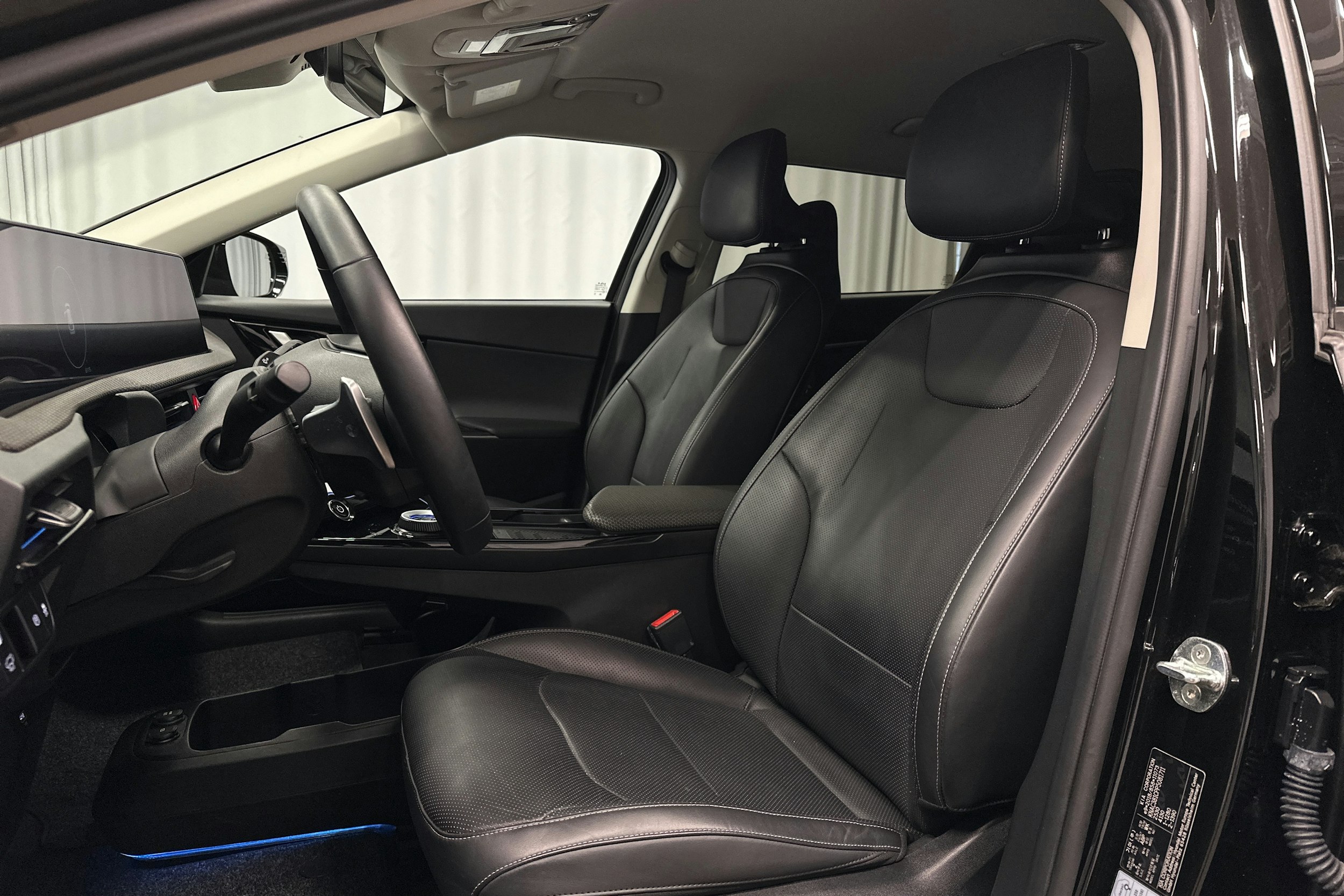 musta Kia EV6 2023 kuva 13.