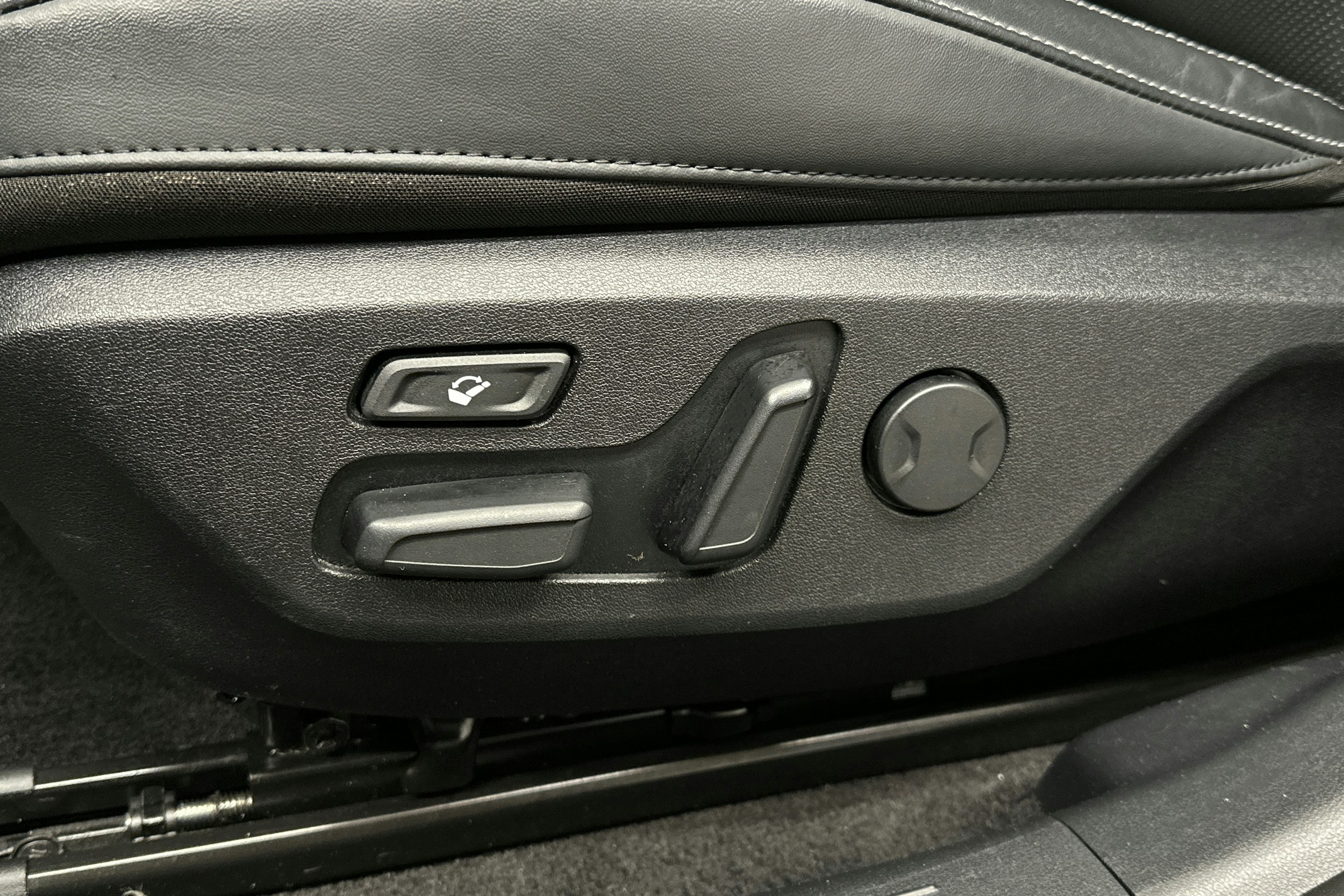 musta Kia EV6 2023 kuva 14.