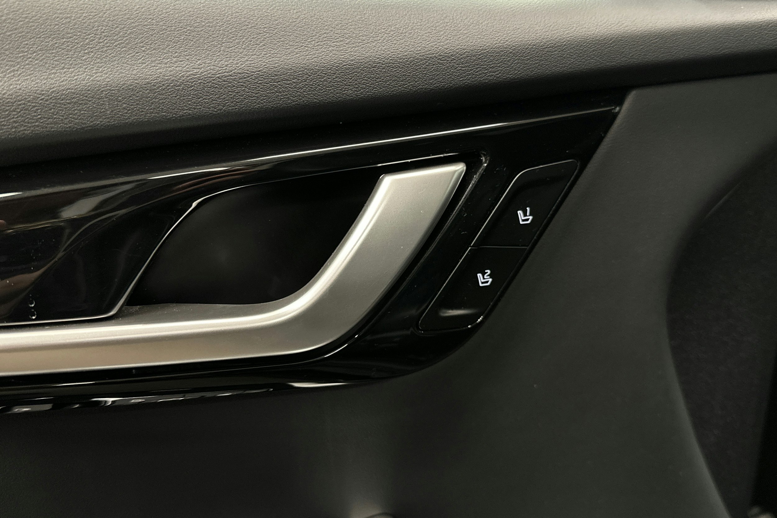 musta Kia EV6 2023 kuva 15.