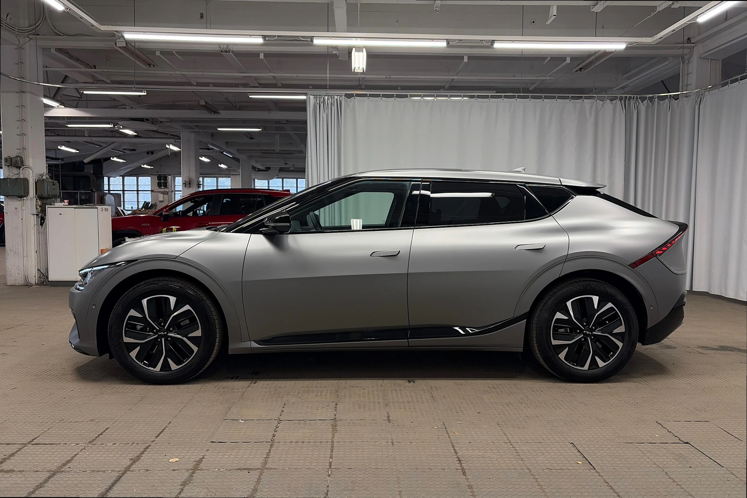 harmaa Kia EV6 2023 kuva 7.