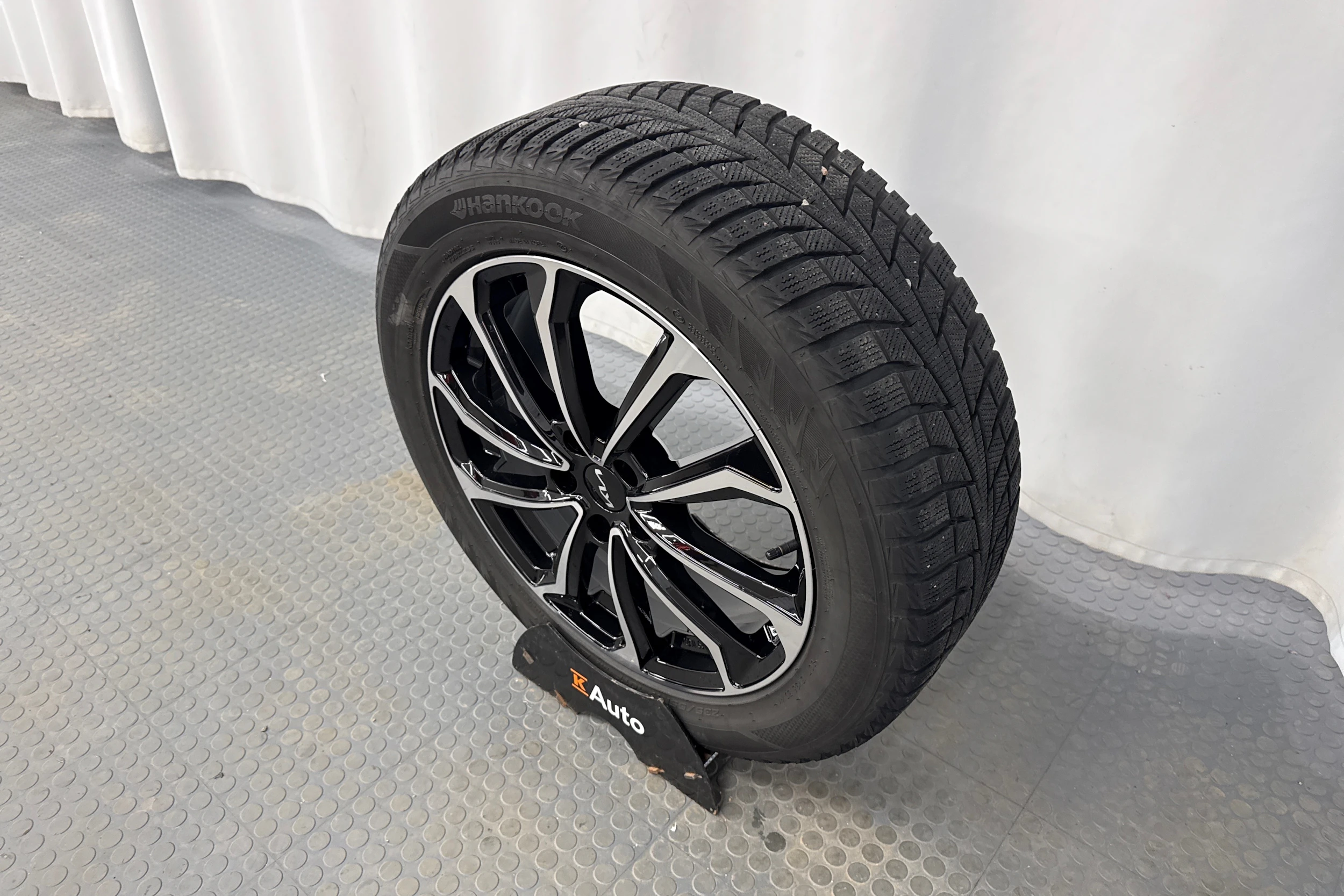 punainen Kia EV6 2023 kuva 13.