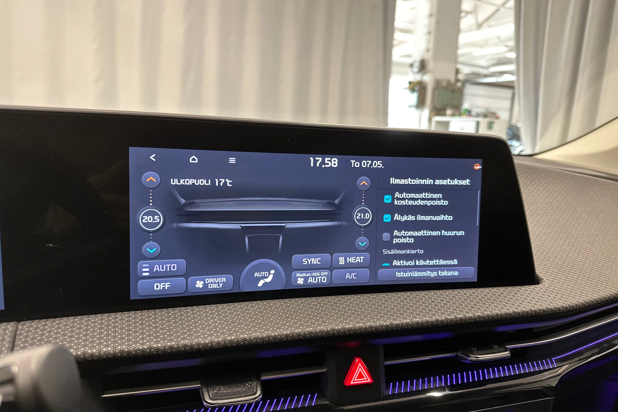 punainen Kia EV6 2023 kuva 23.