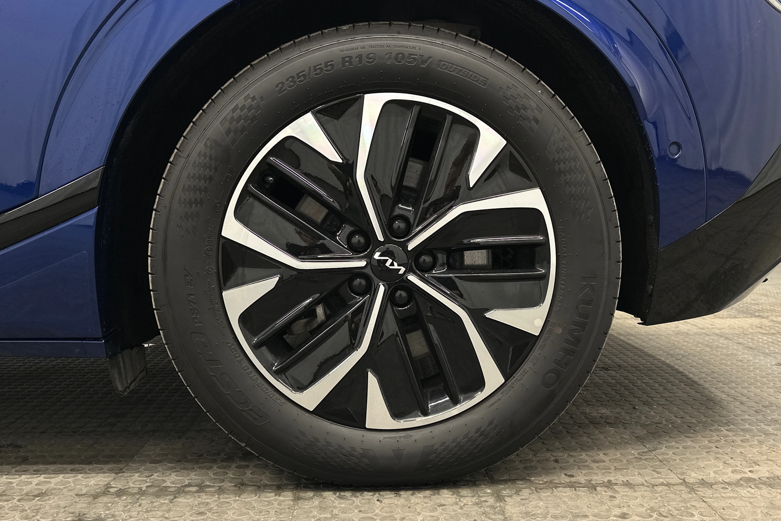 sininen Kia EV6 2024 kuva 13.