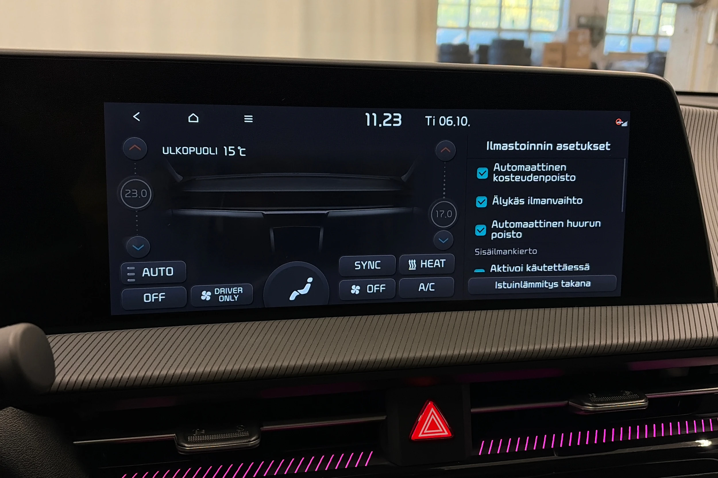 sininen Kia EV6 2024 kuva 30.