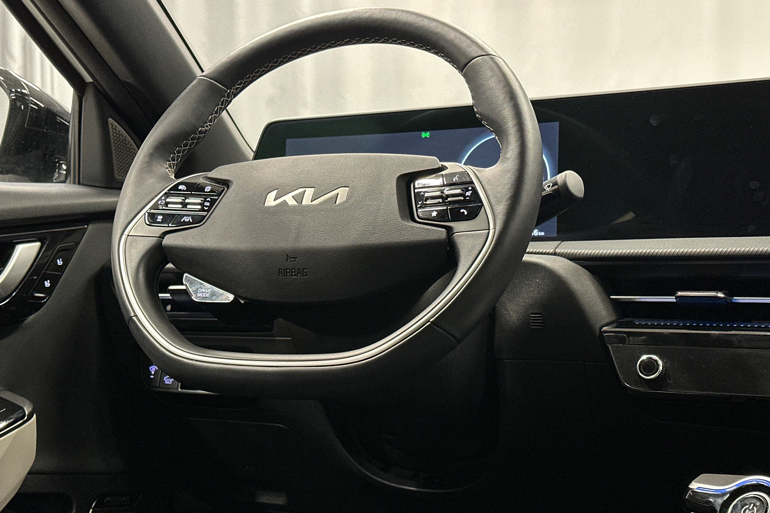 valkoinen Kia EV6 2024 kuva 11.
