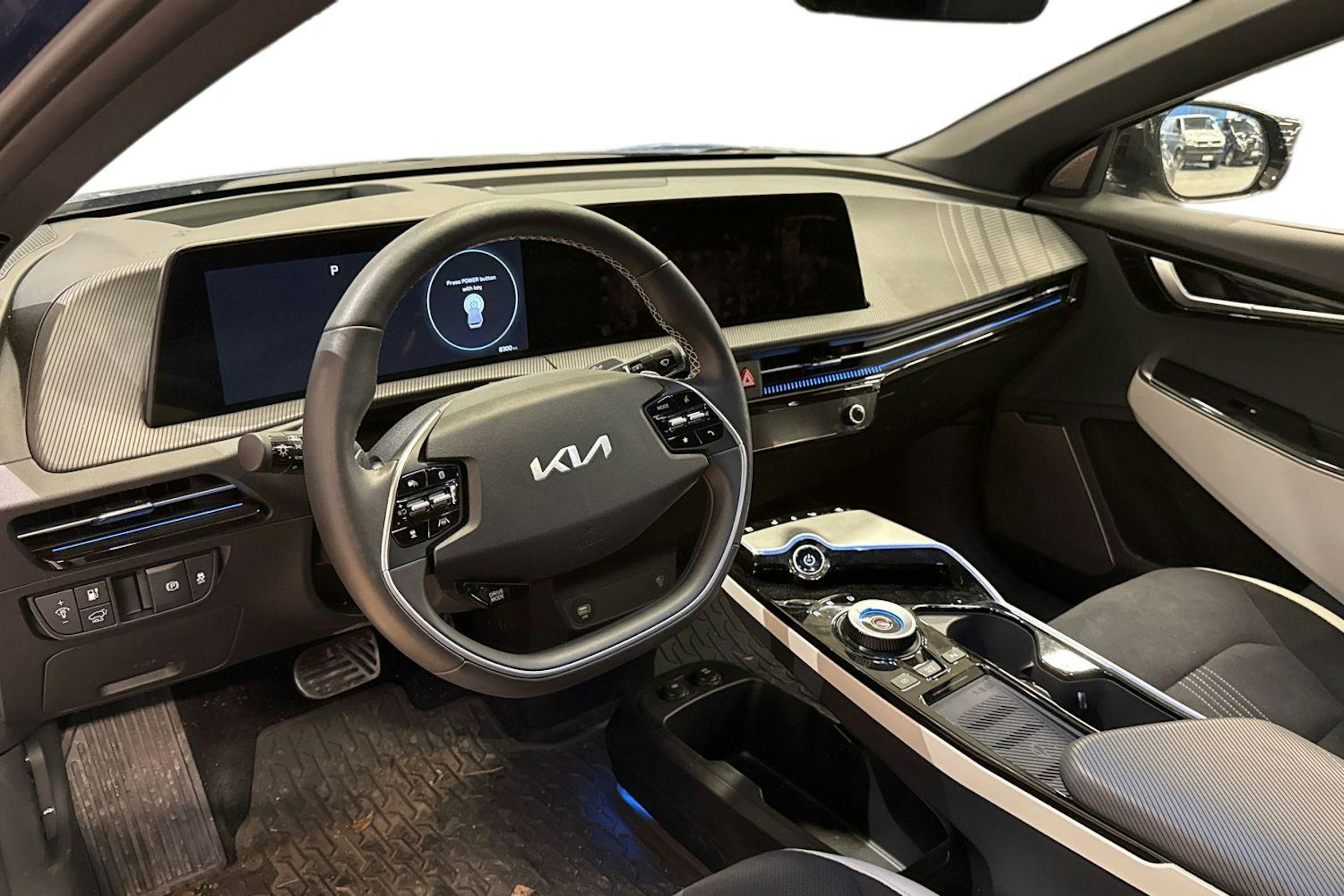 Sininen Kia EV6 2024 kuva 3.