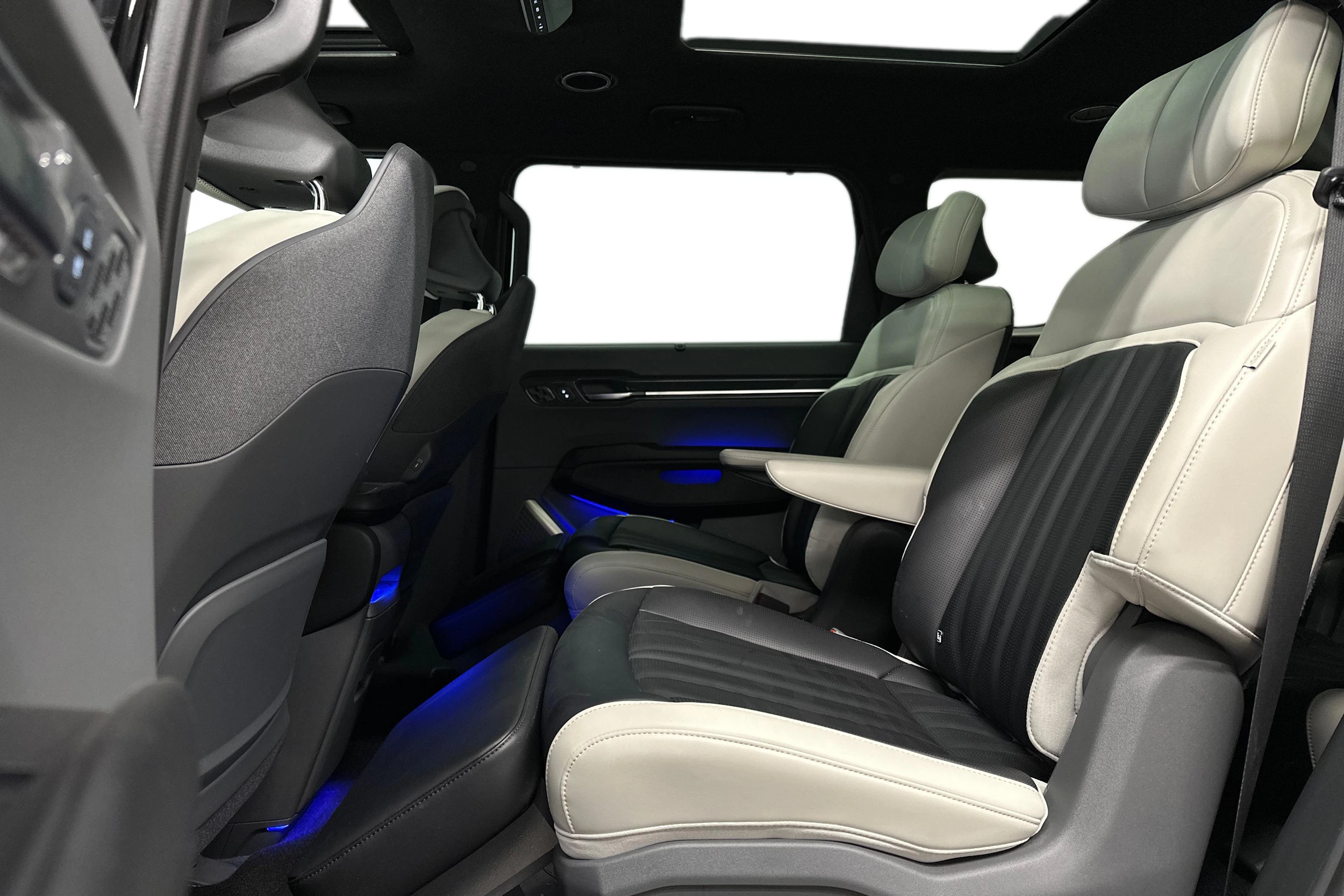 musta Kia EV9 2024 kuva 8.