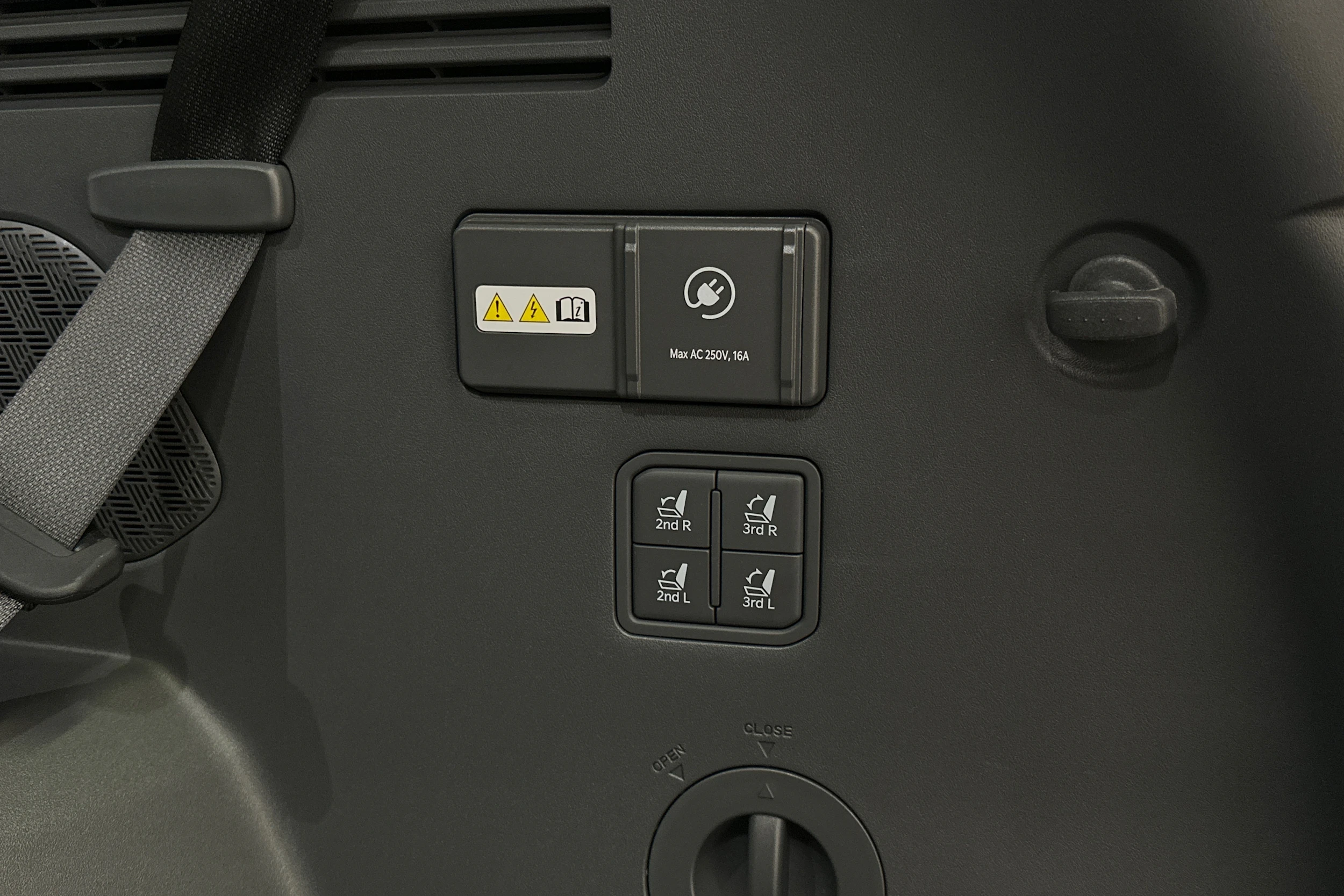 sininen Kia EV9 2025 kuva 37.