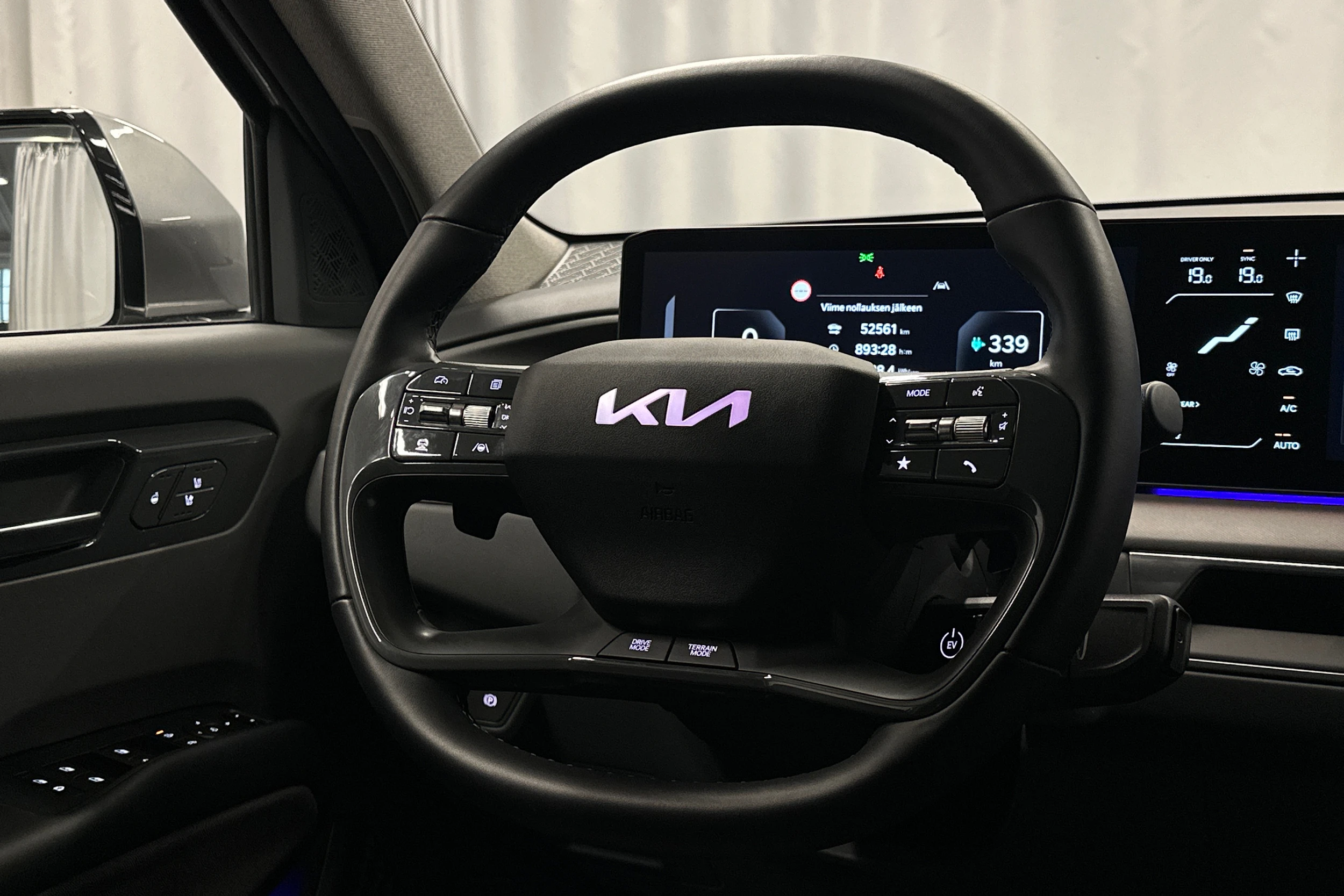 harmaa Kia EV9 2025 kuva 24.
